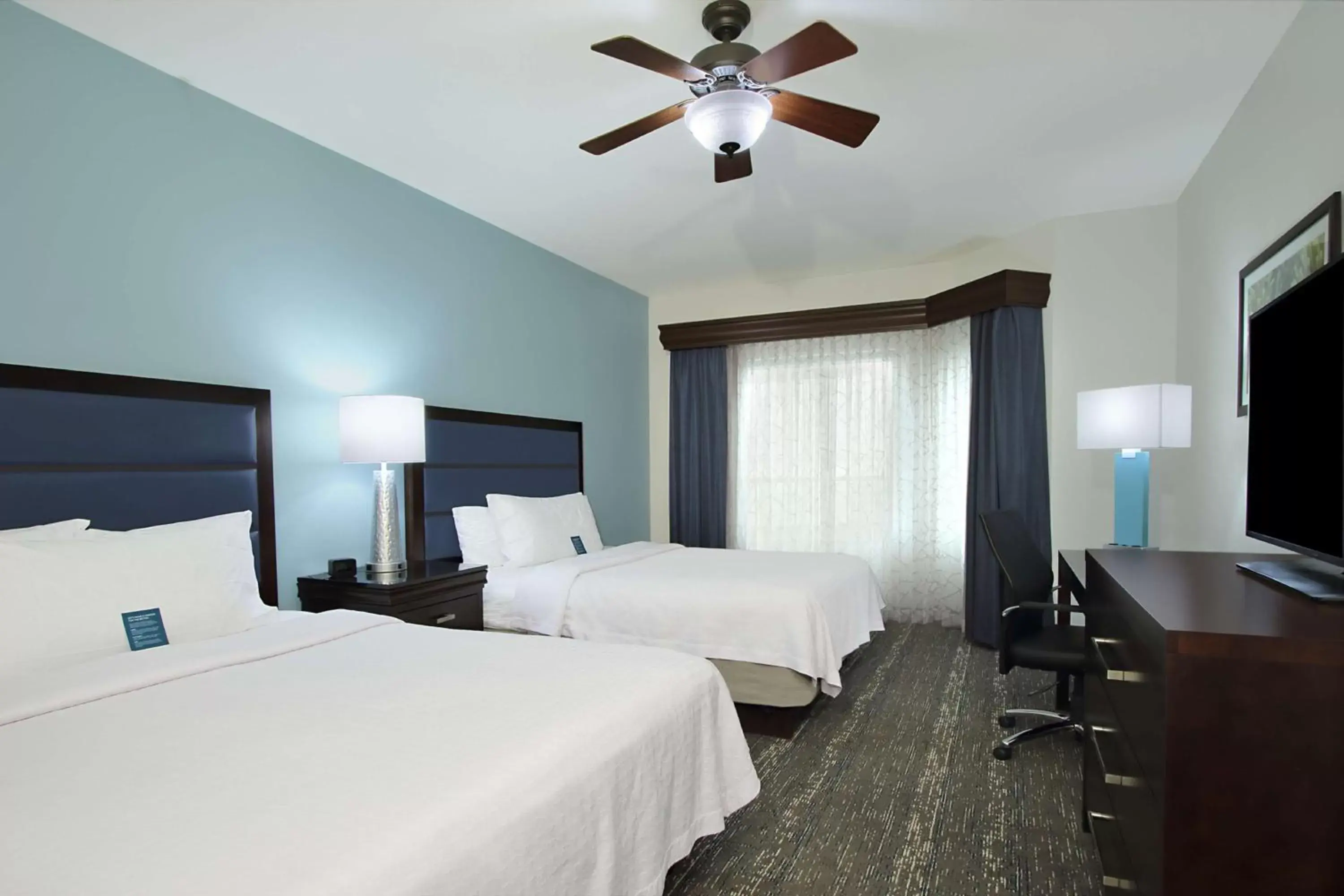Bed in Homewood Suites by Hilton Miami - Airport West