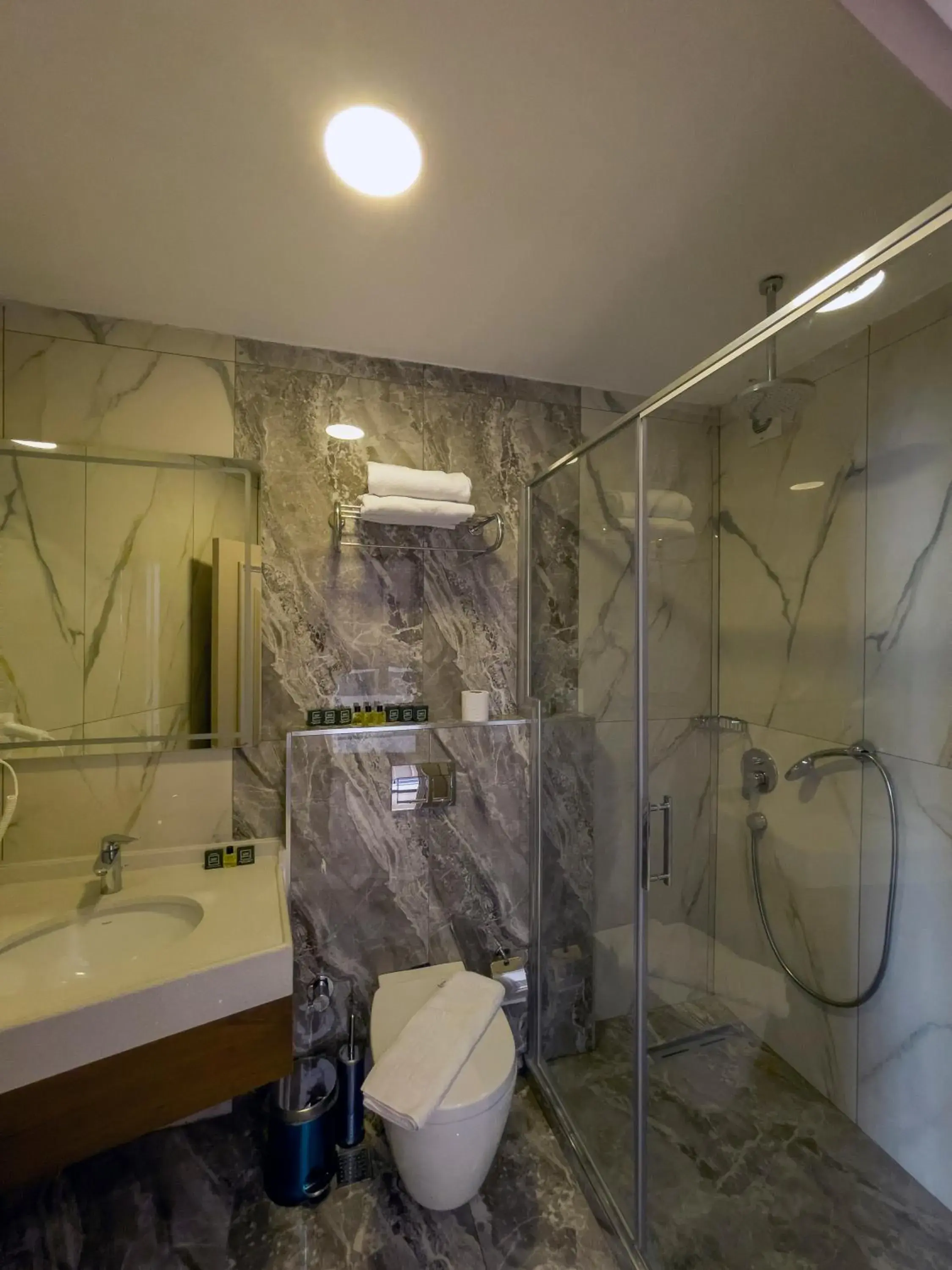 Bathroom in Martinenz Hotel