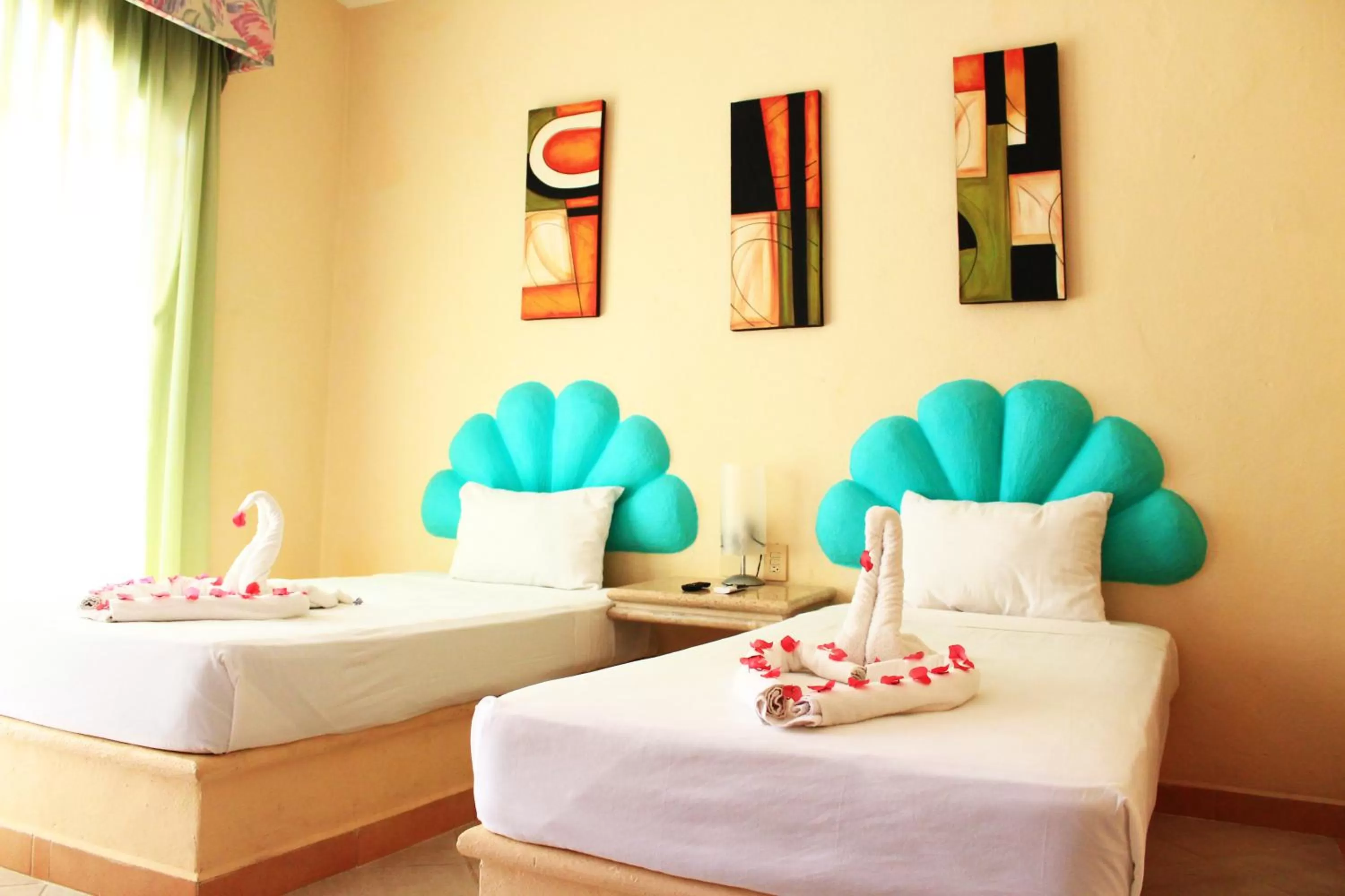 Bed in "5TH AVENUE" Beach Balance, "1 block to the beach" "by BFH"