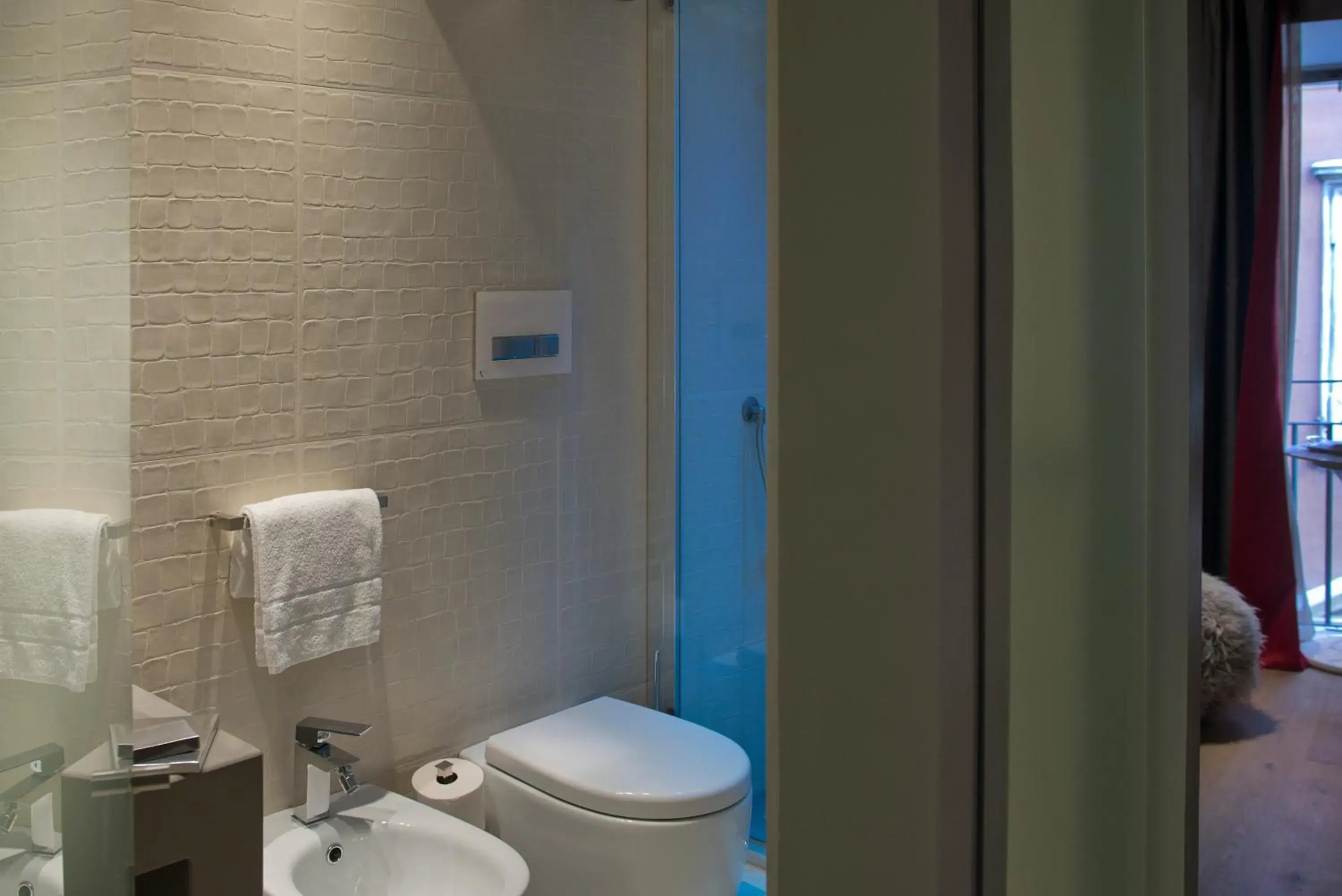 Shower, Bathroom in Torre Argentina Relais - Residenze di Charme