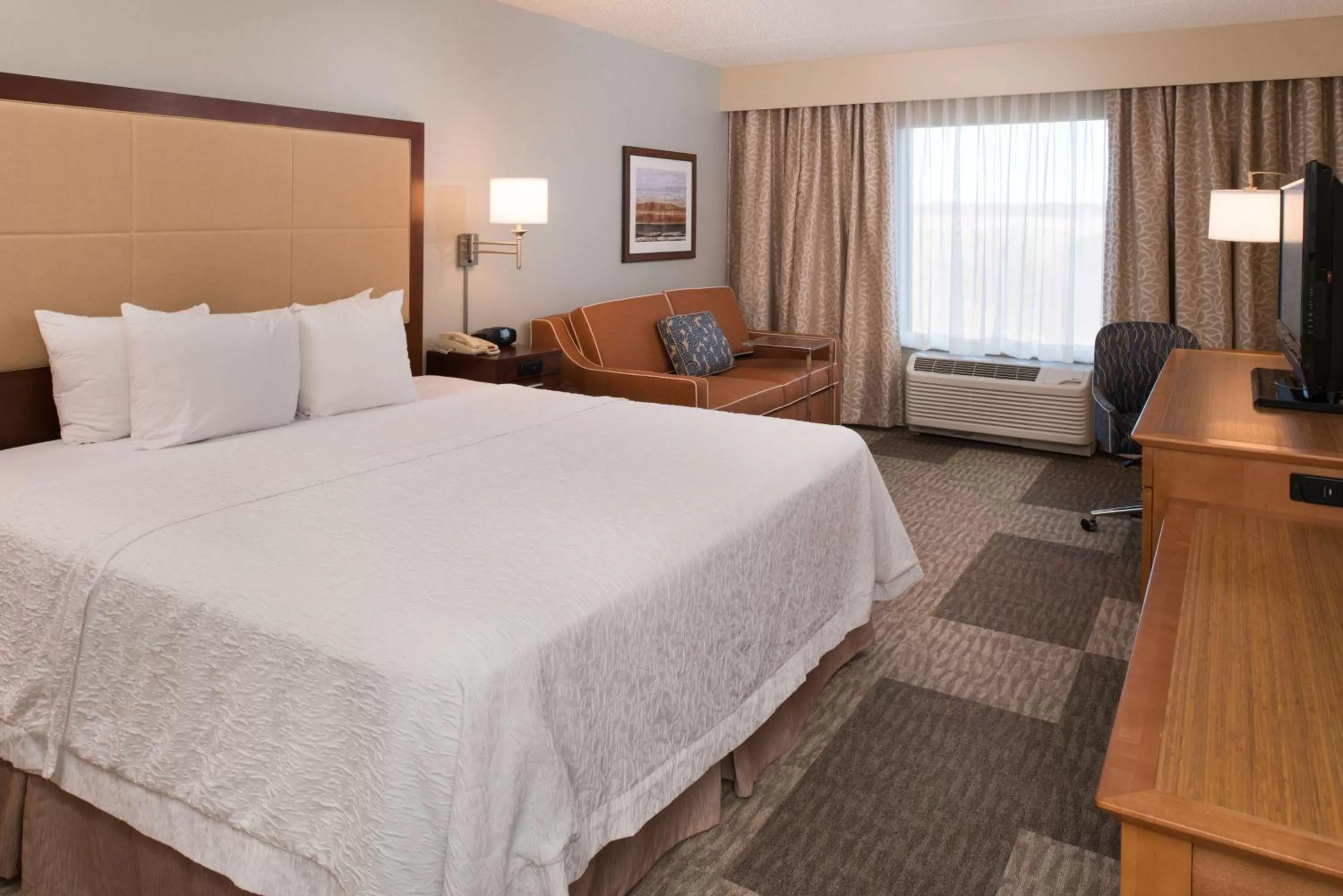 Bedroom, Bed in Hampton Inn and Suites Schertz