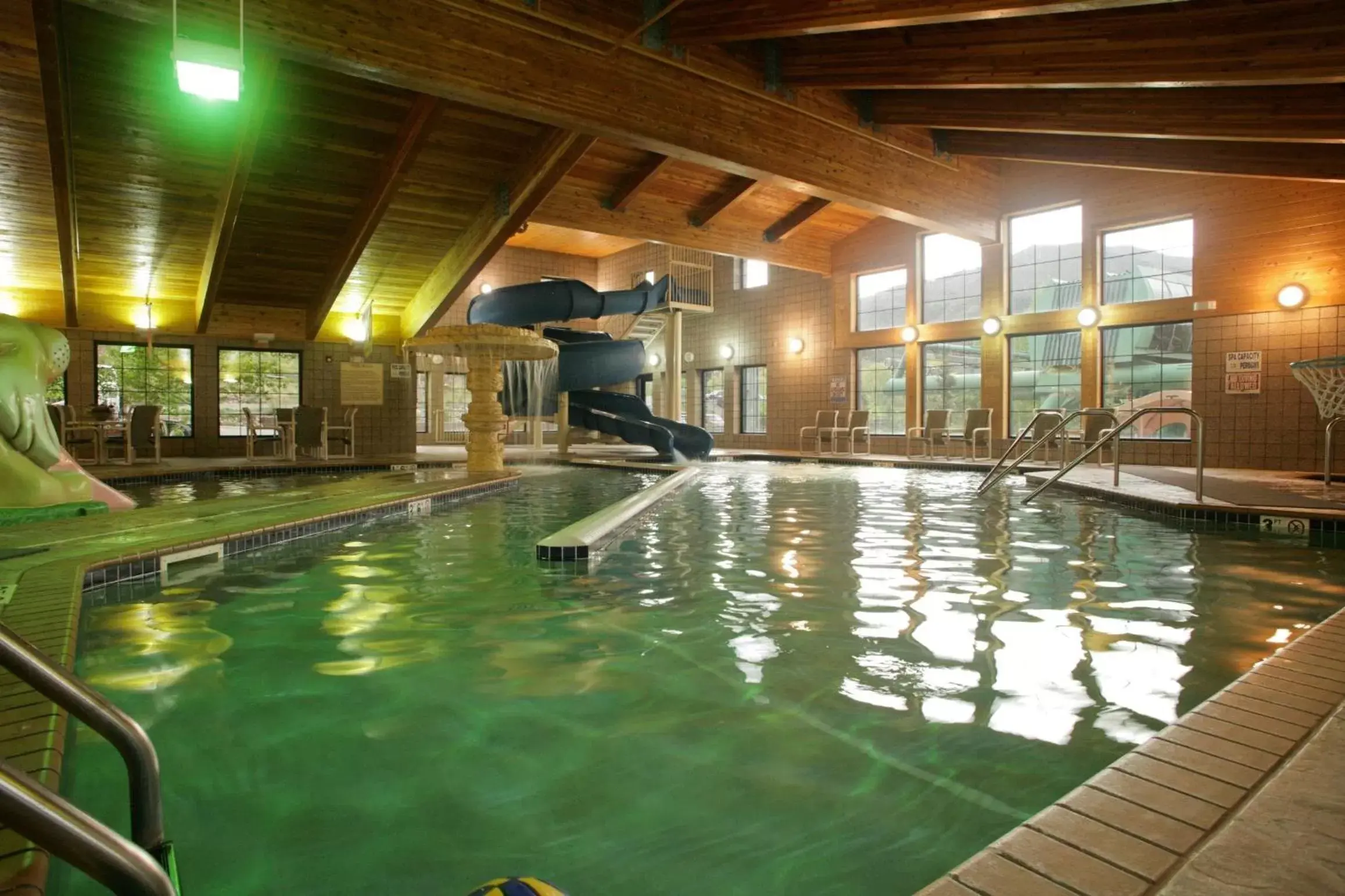 Swimming Pool in Hotel Glenwood Springs