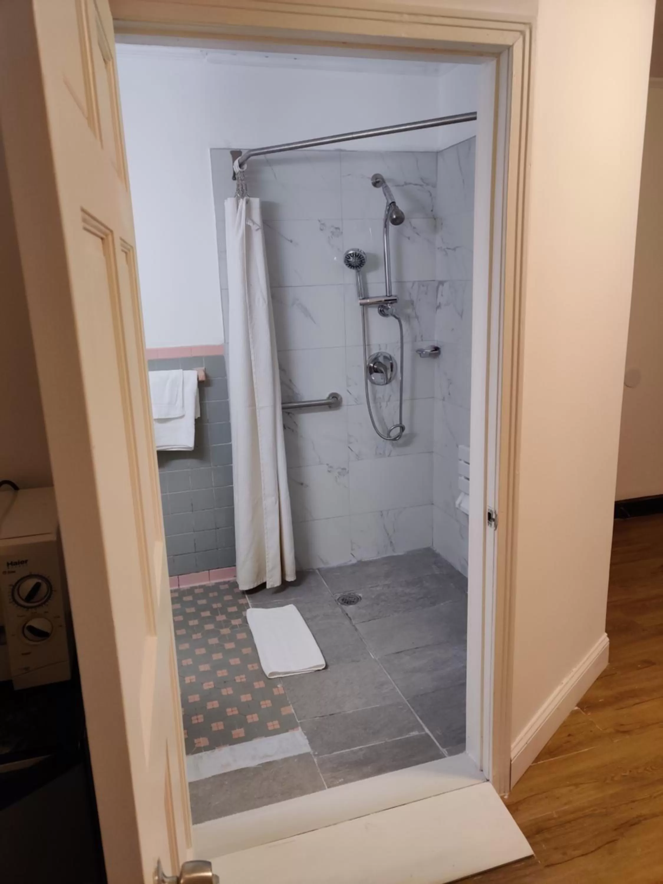 Bathroom in Cadet Motel