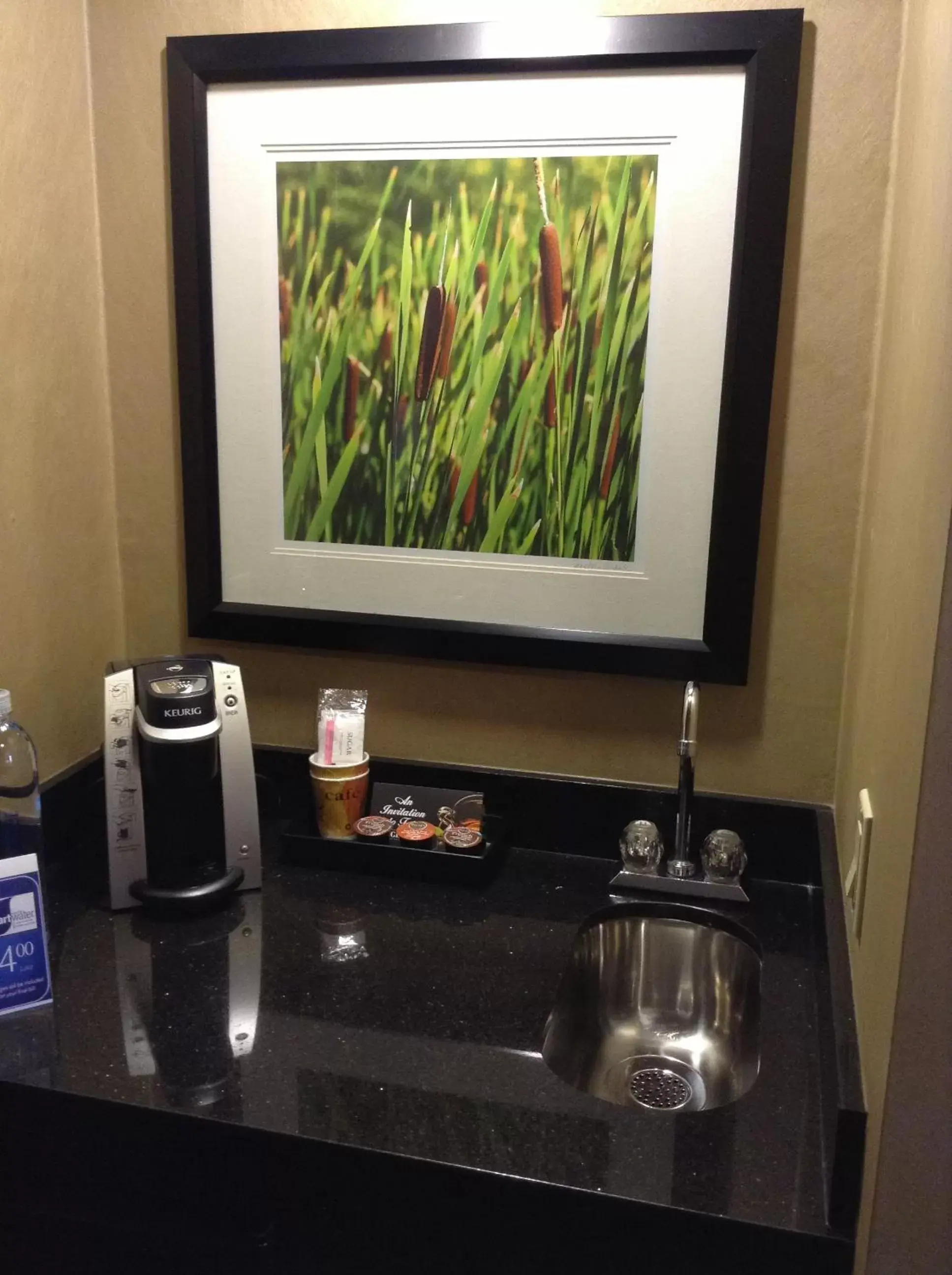 Coffee/tea facilities, Kitchen/Kitchenette in Hotel 43 Boise