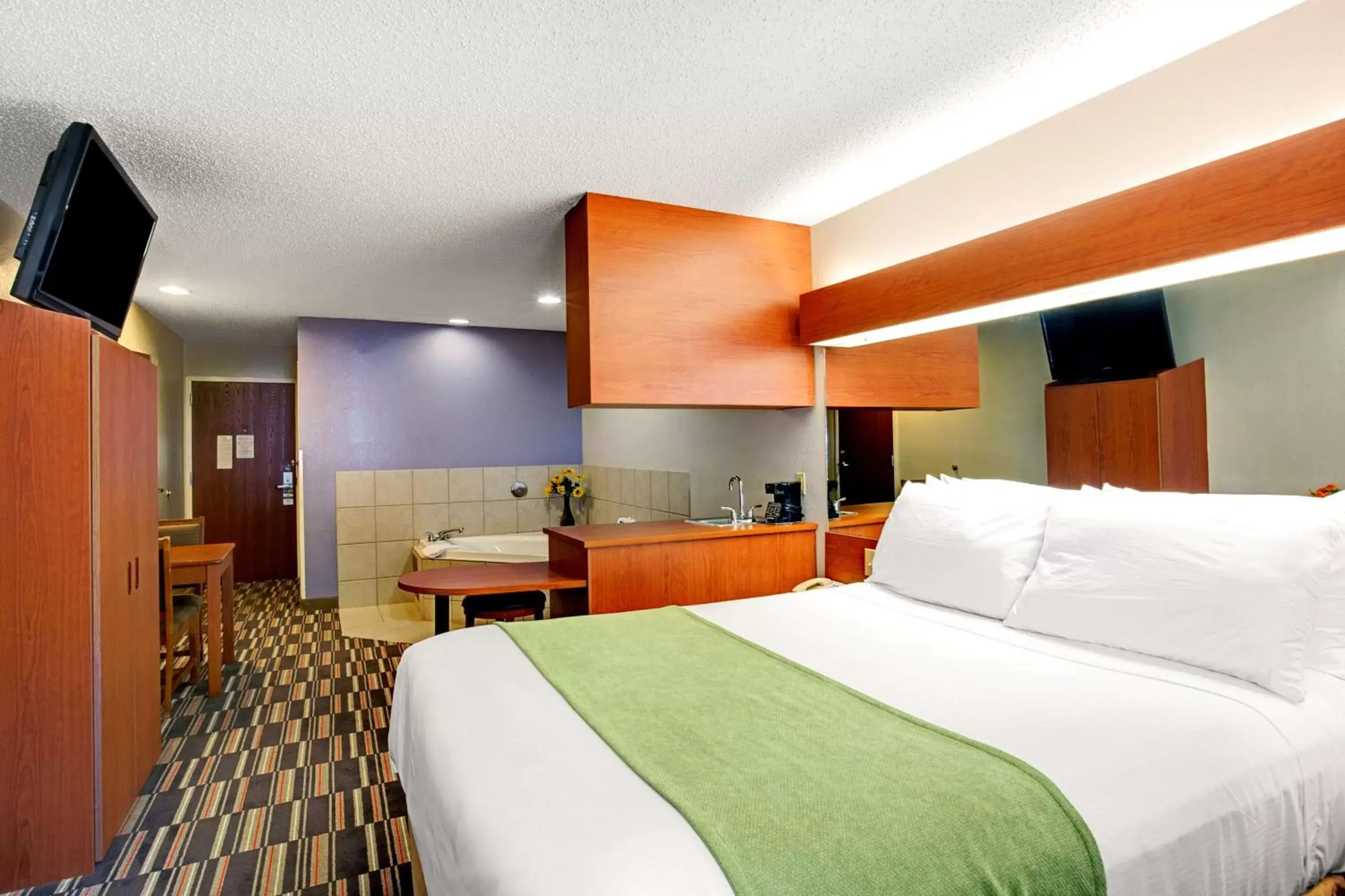 Deluxe Queen Studio Suite  - Non-Smoking in Microtel Inn & Suites by Wyndham Cherokee