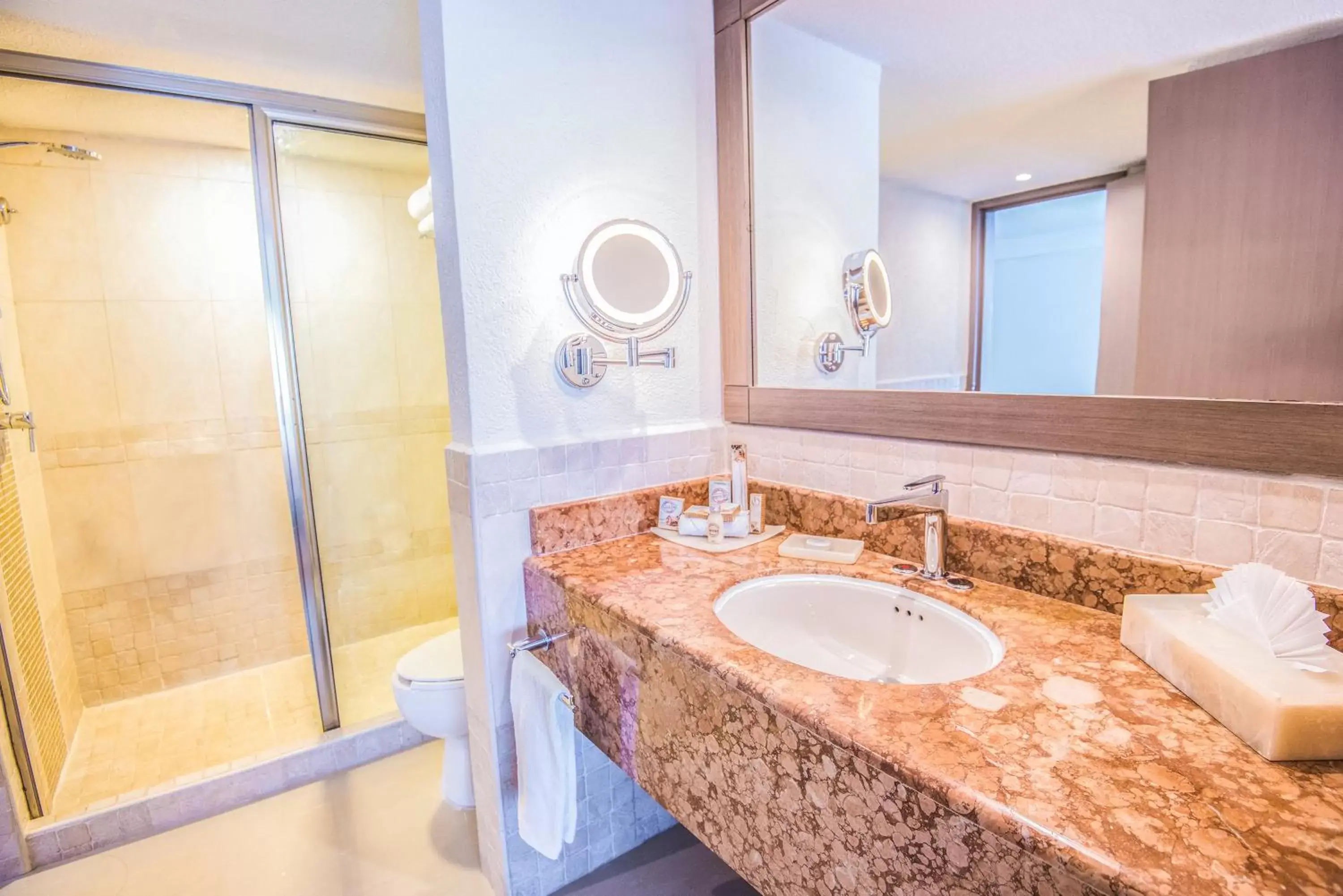 Bathroom in Wyndham Alltra Cancun All Inclusive Resort