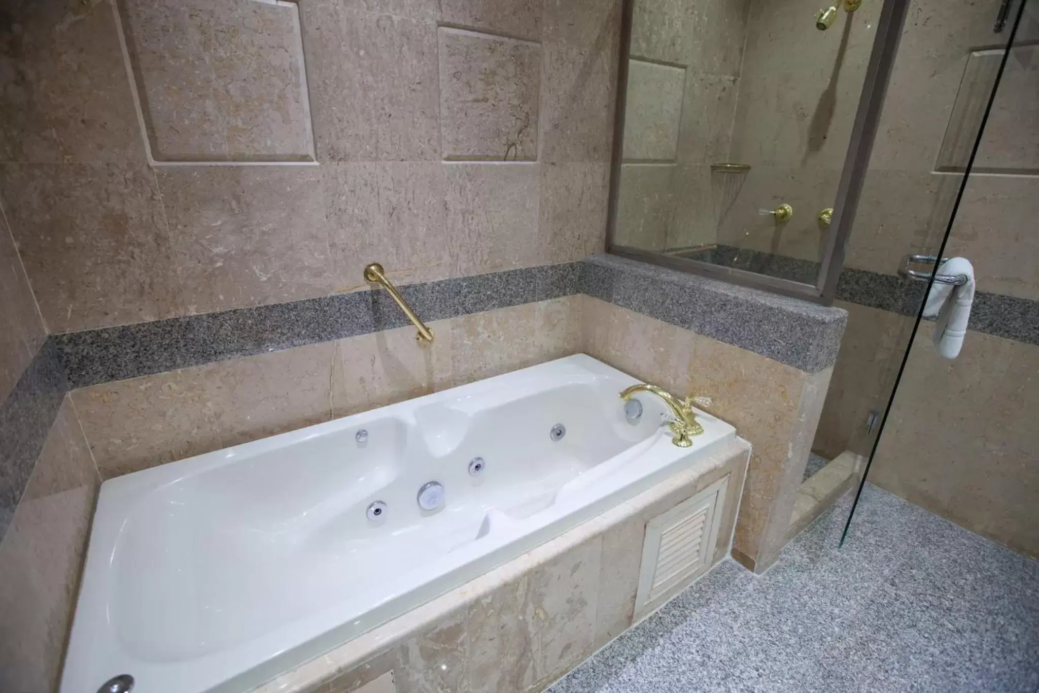 Bathroom in Chiangmai Grandview Hotel & Convention Center - SHA Extra Plus