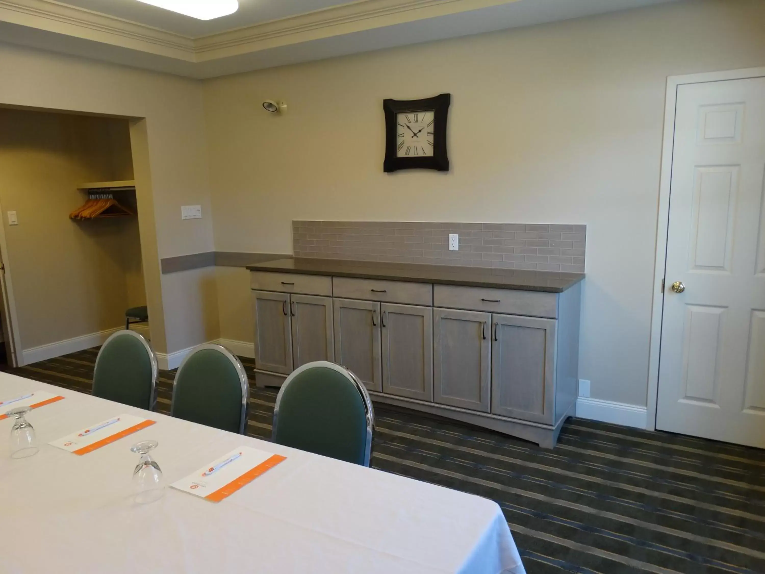 Meeting/conference room in Amsterdam Inn & Suites Sussex