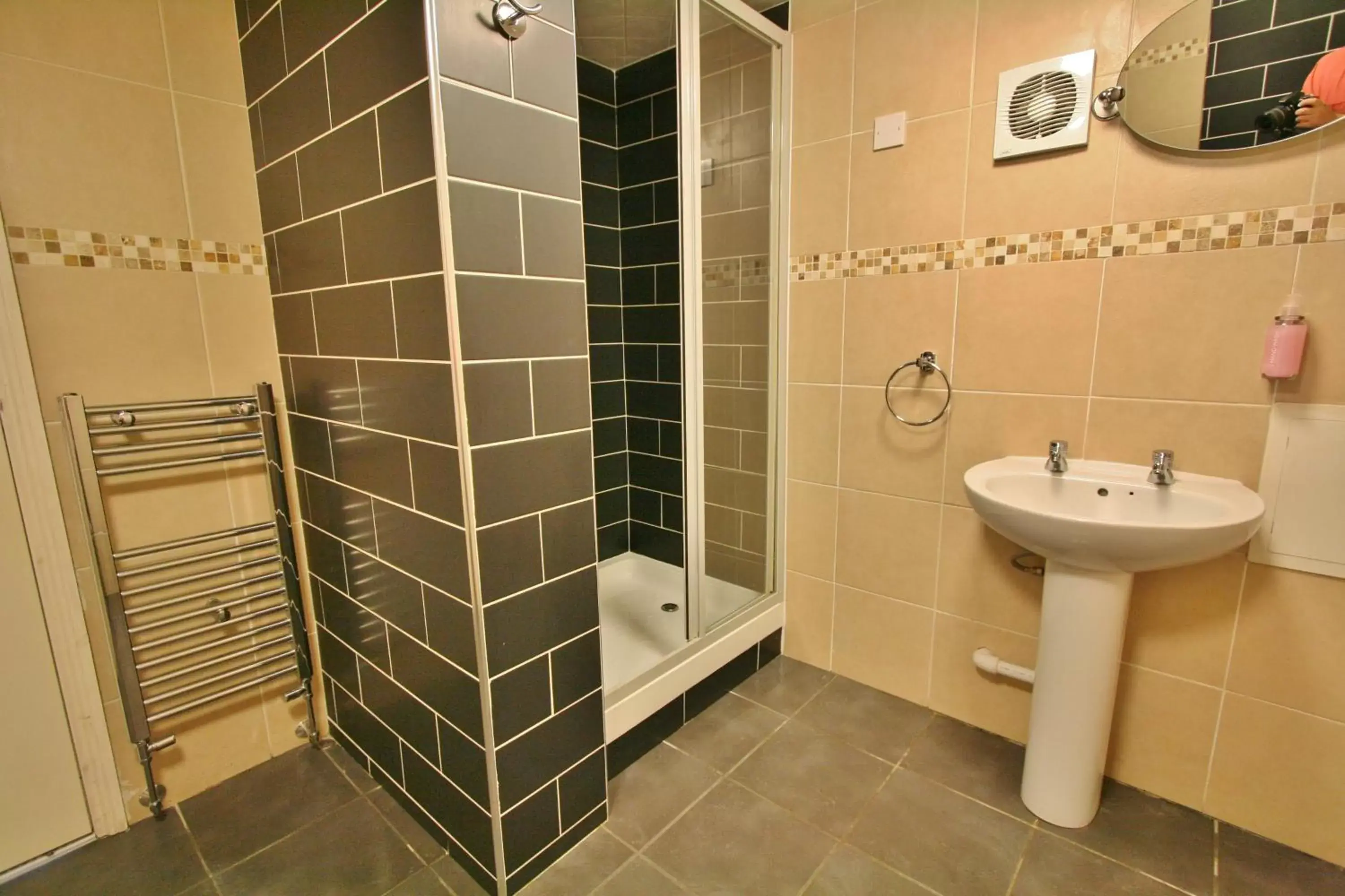 Bathroom in Central Hotel Cheltenham by Roomsbooked