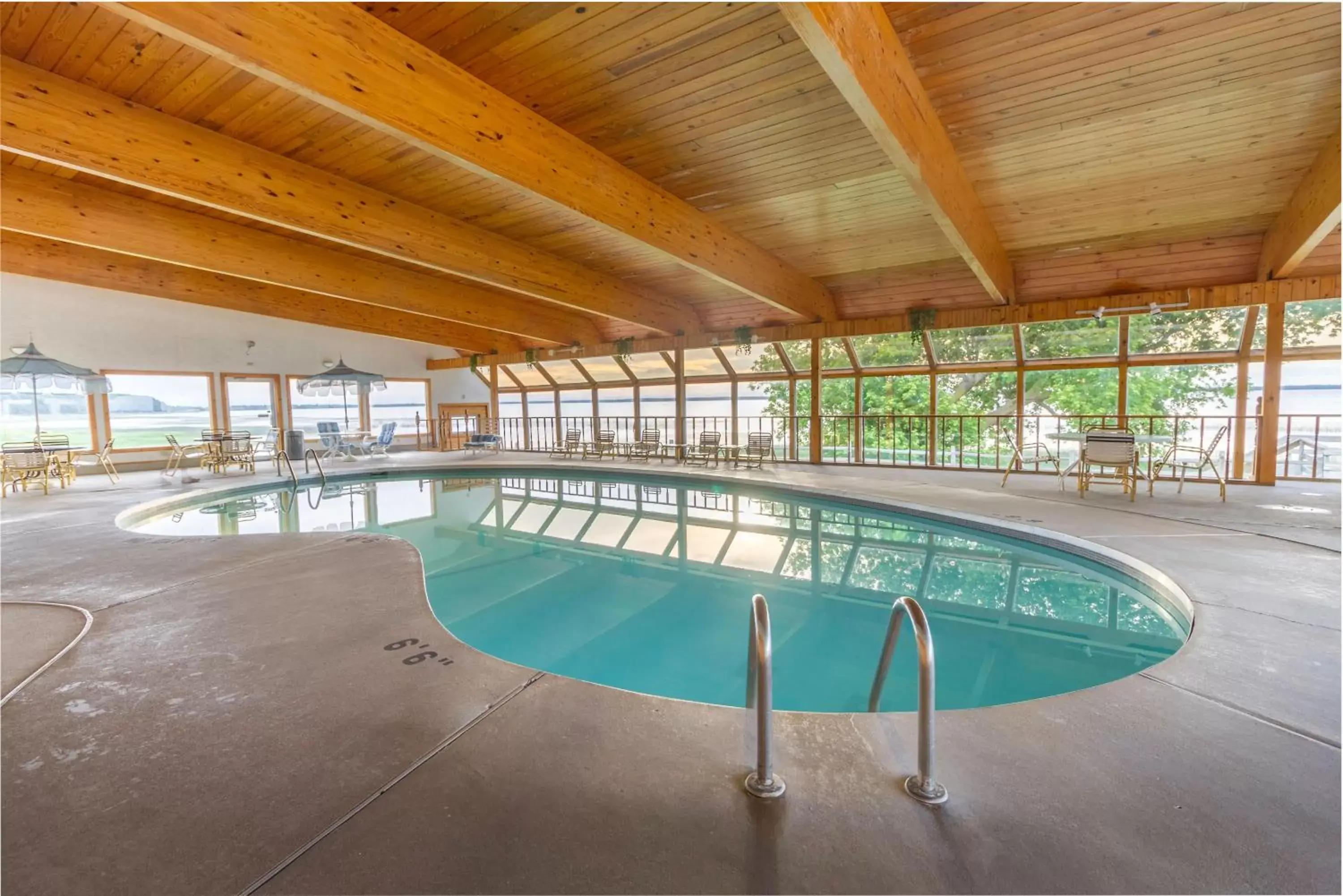 Swimming Pool in Terrace Bay Hotel