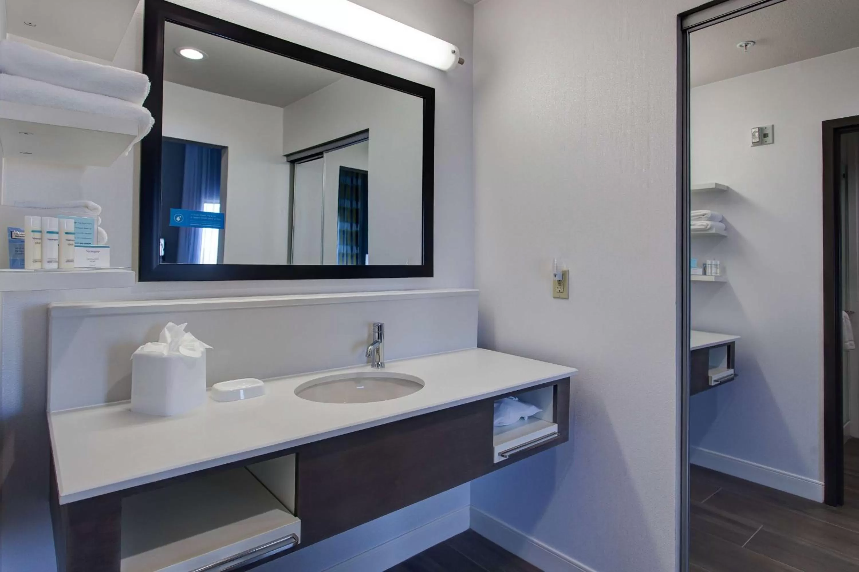 Bathroom in Hampton Inn & Suites-Wichita/Airport, KS