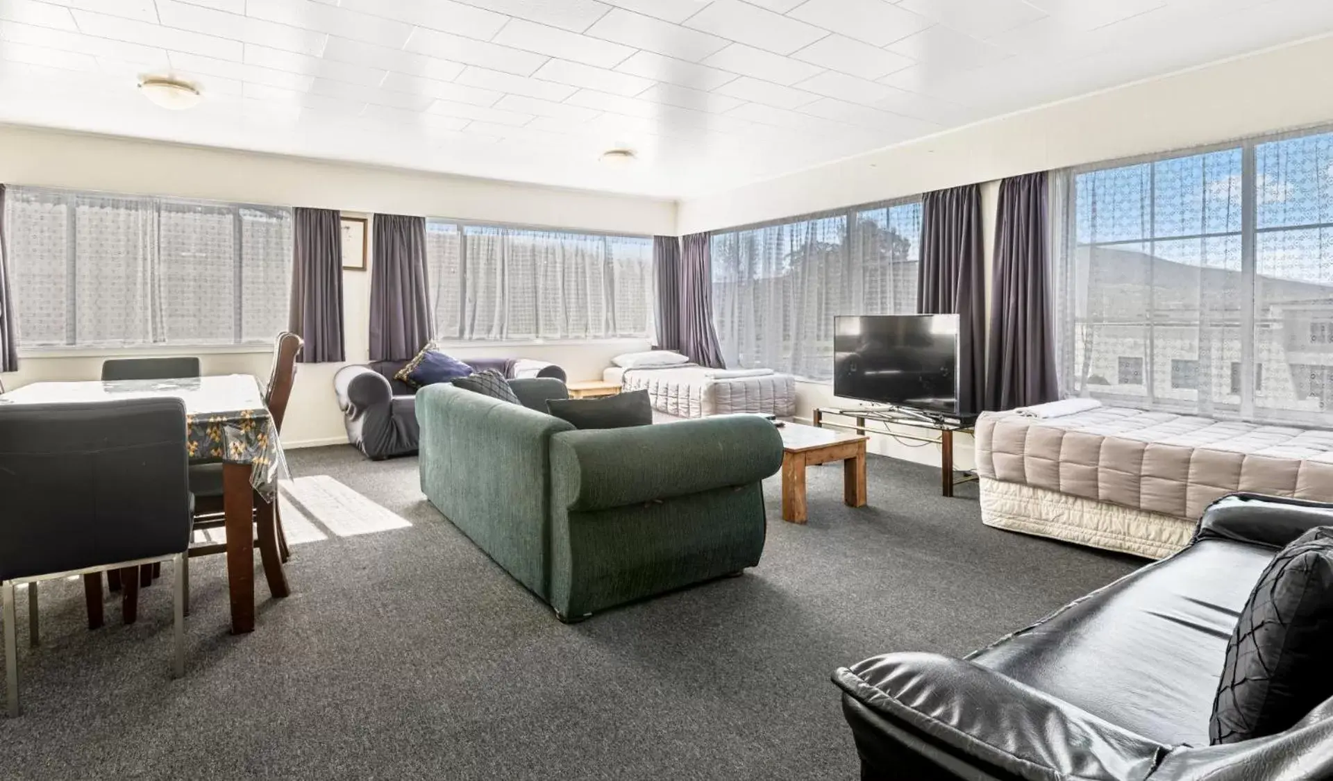 Living room, Seating Area in Kowhai Motel Rotorua