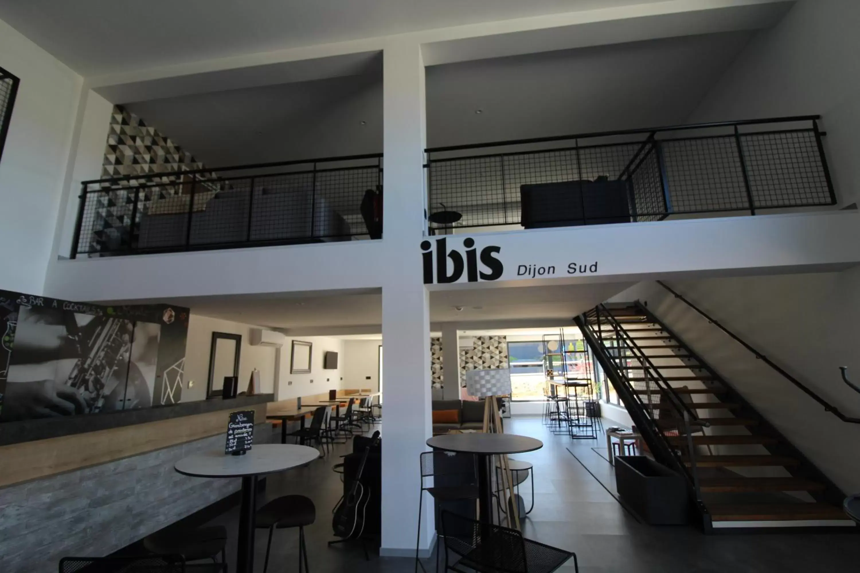 Communal lounge/ TV room, Restaurant/Places to Eat in ibis Dijon Sud