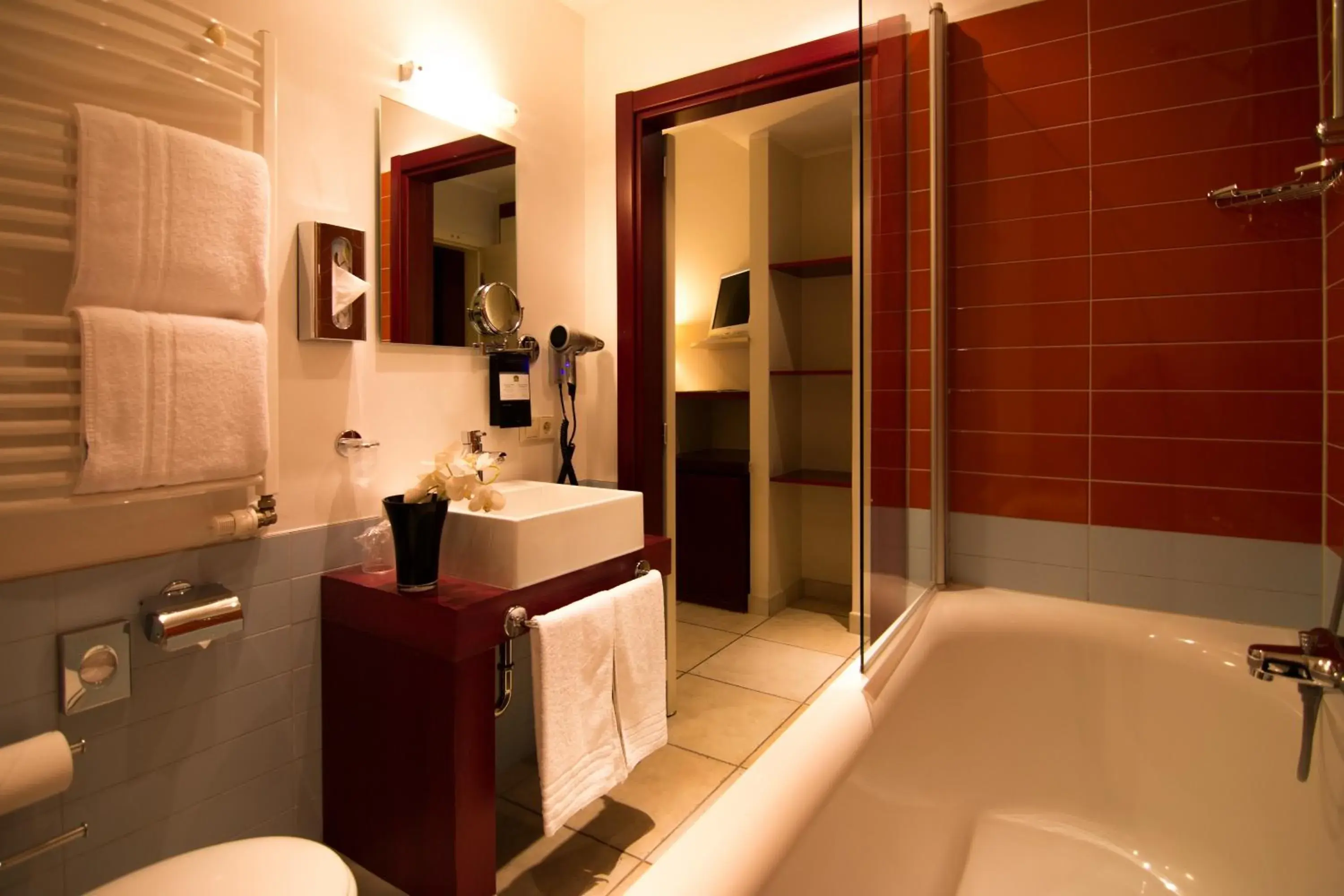 Bathroom in Best Western Plus Grand Hotel Victor Hugo