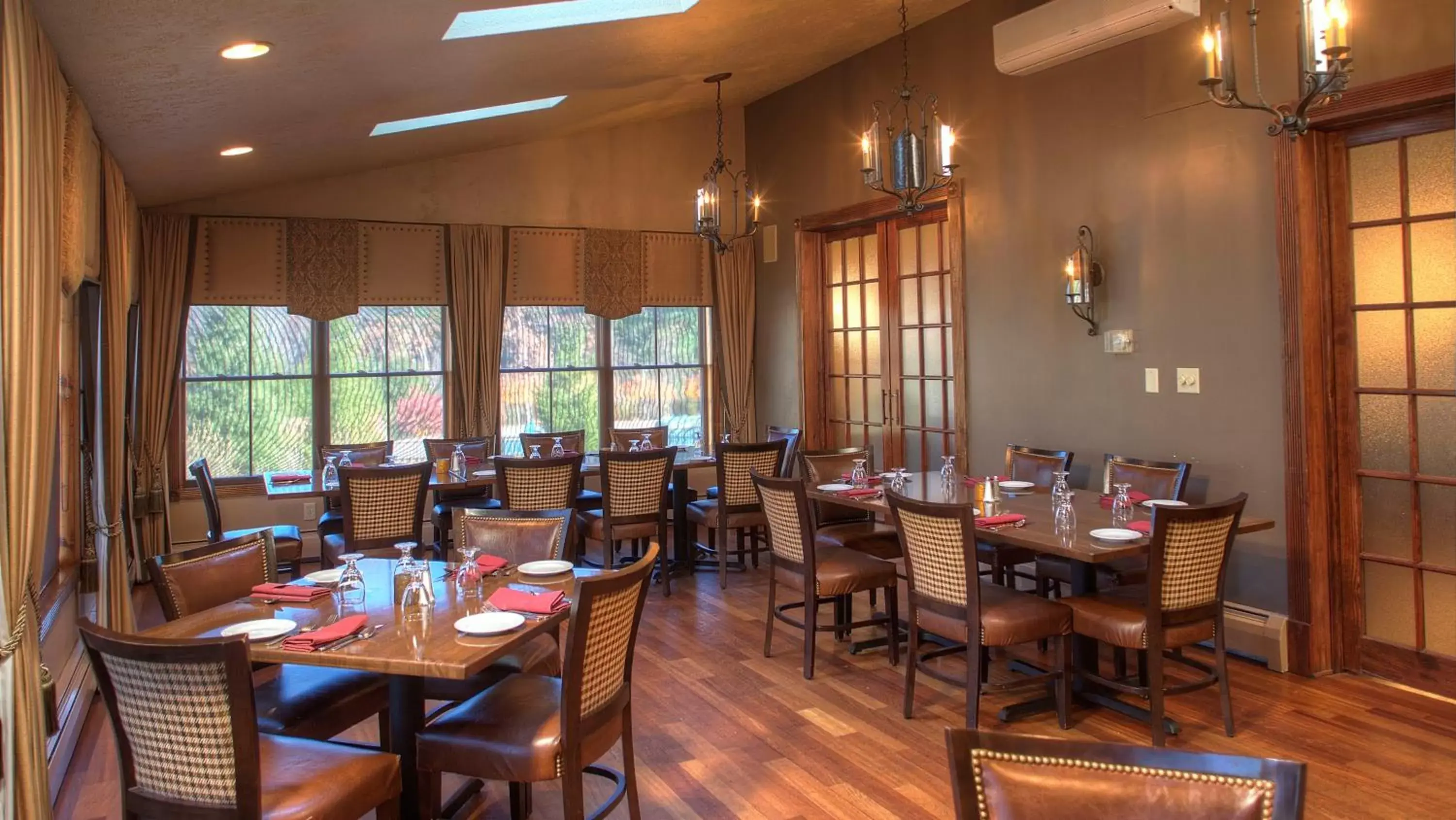 Restaurant/Places to Eat in Woodfield Manor - A Sundance Vacations Property