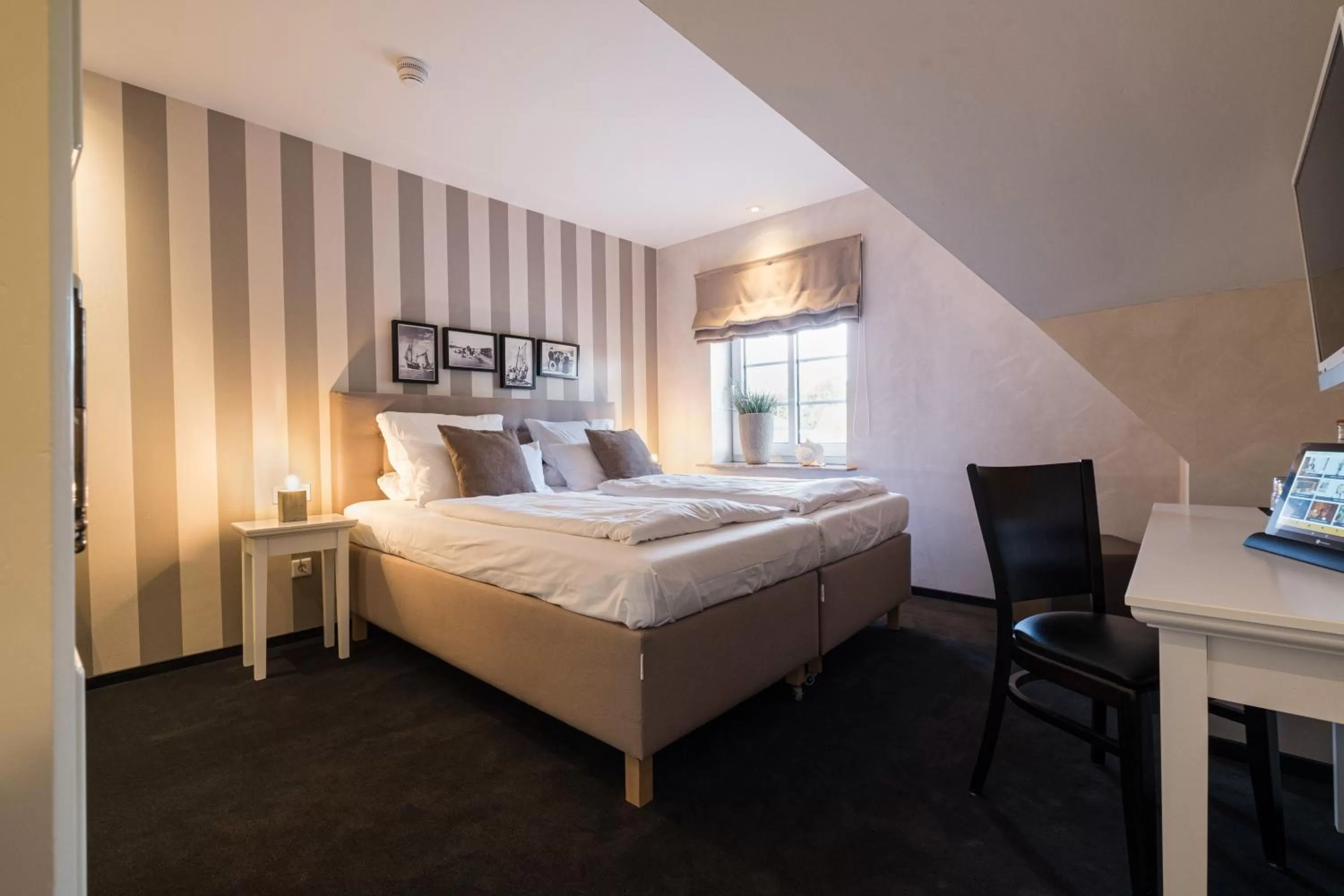 Photo of the whole room, Bed in Eichhorns