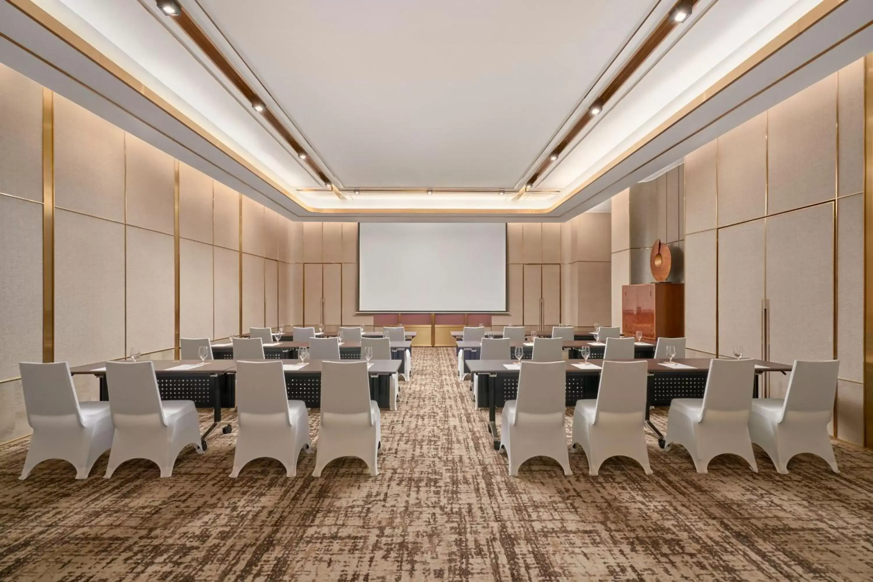 Meeting/conference room in Vinpearl Landmark 81, Autograph Collection