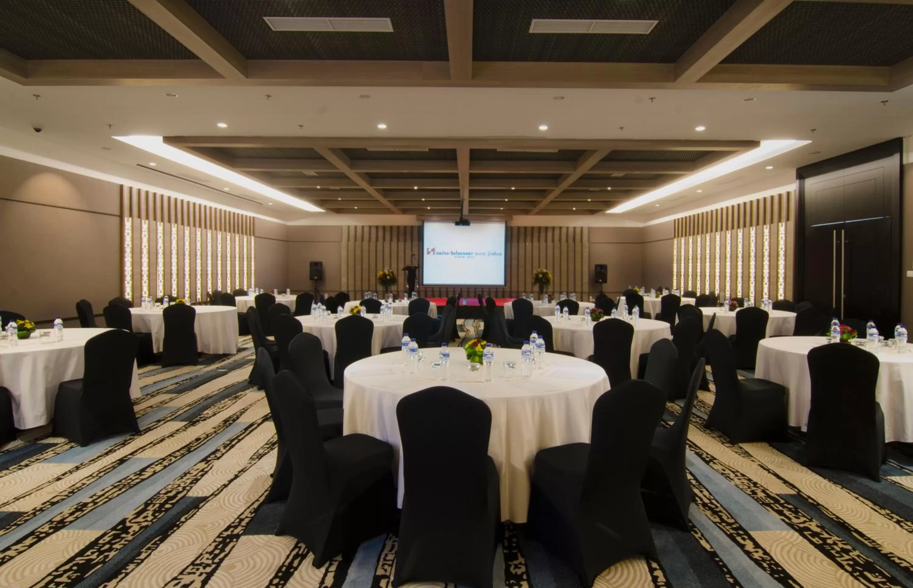 Banquet/Function facilities, Banquet Facilities in Swiss-Belresort Watu Jimbar