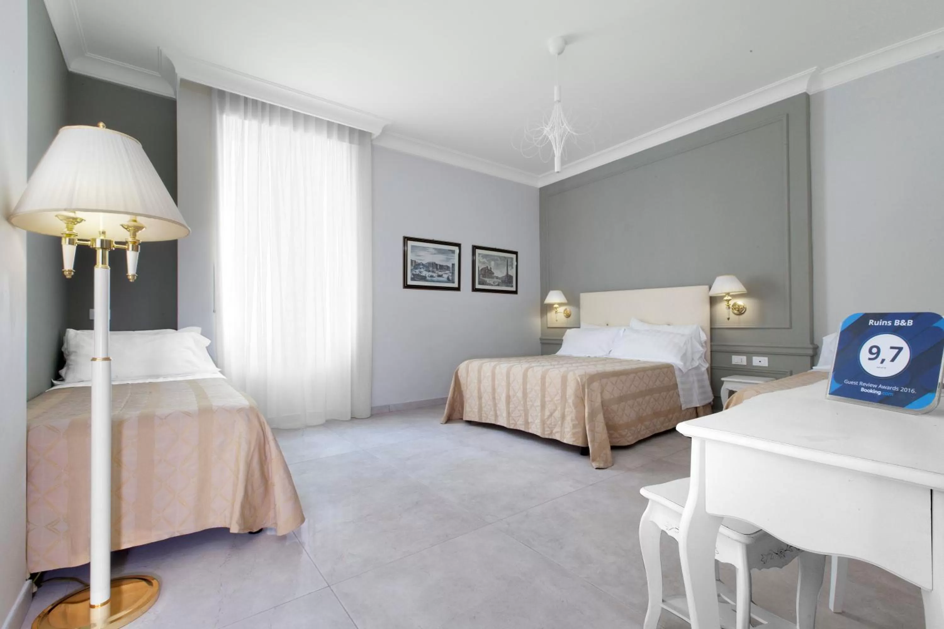 Bedroom, Bed in Ruins B&B