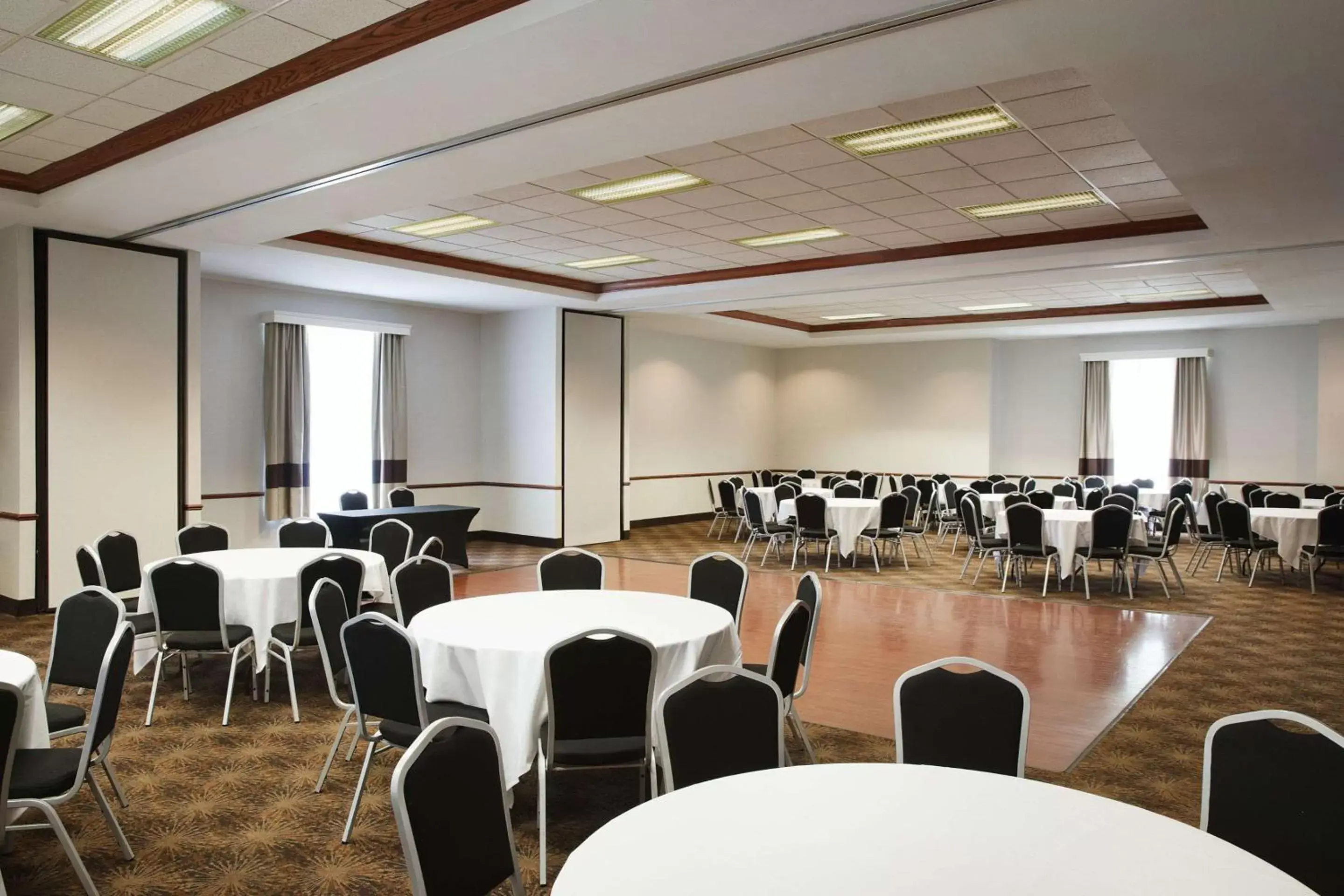 Meeting/conference room in Comfort Suites Milwaukee Airport