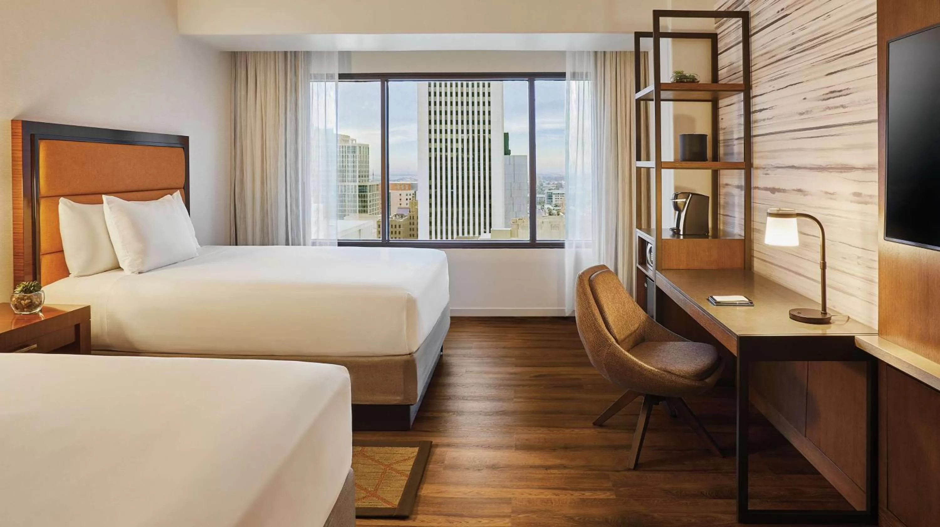 Photo of the whole room, Bed in Hyatt Regency Phoenix Downtown