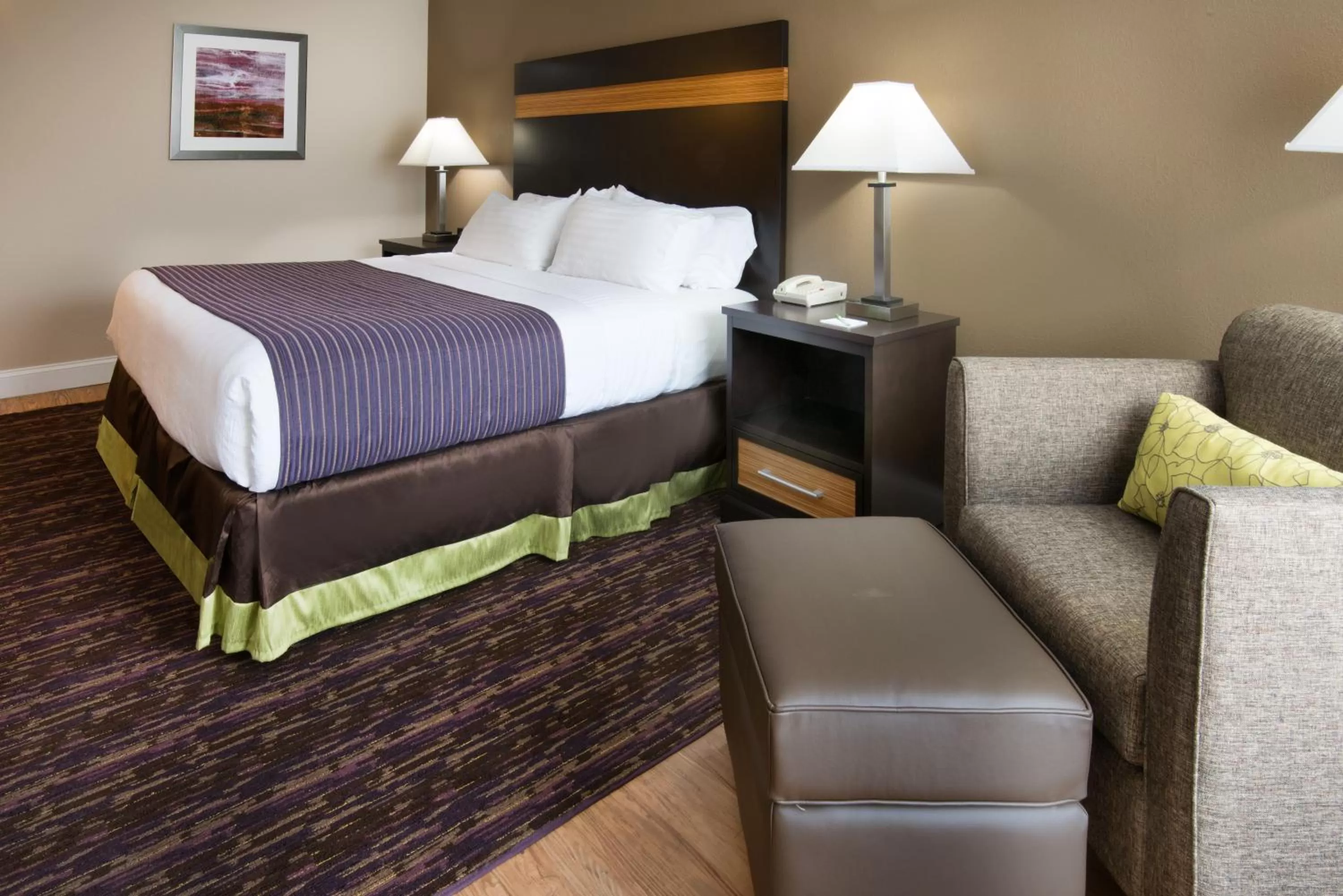 Photo of the whole room, Bed in Holiday Inn Williamsport by IHG