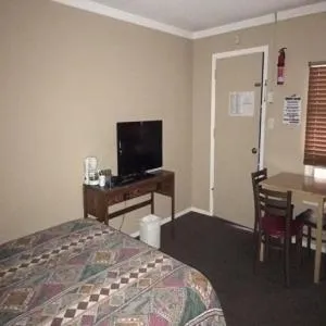 Bed in Bluebird Motel