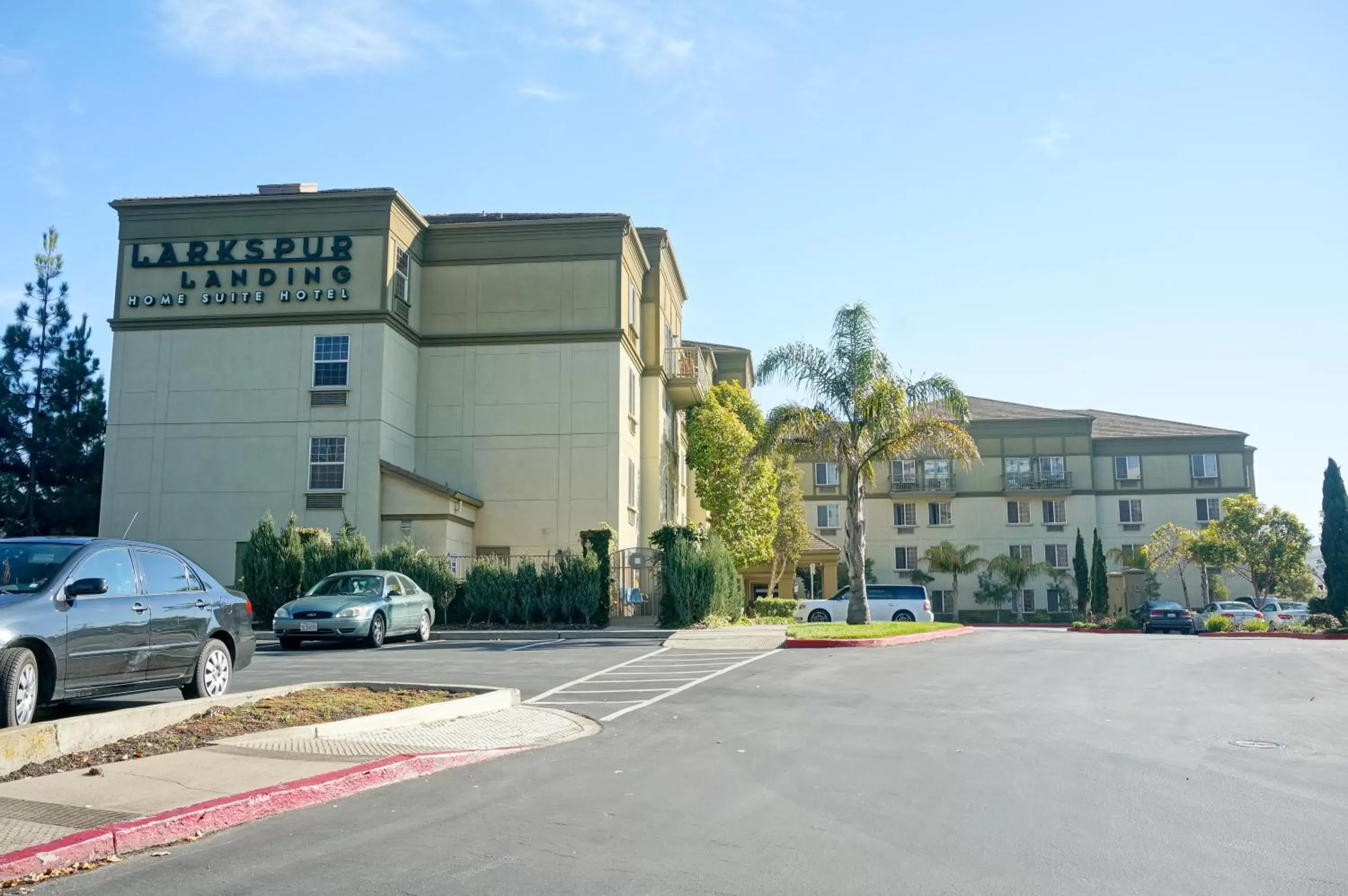 Facade/entrance, Property Building in Larkspur Landing South San Francisco-An All-Suite Hotel