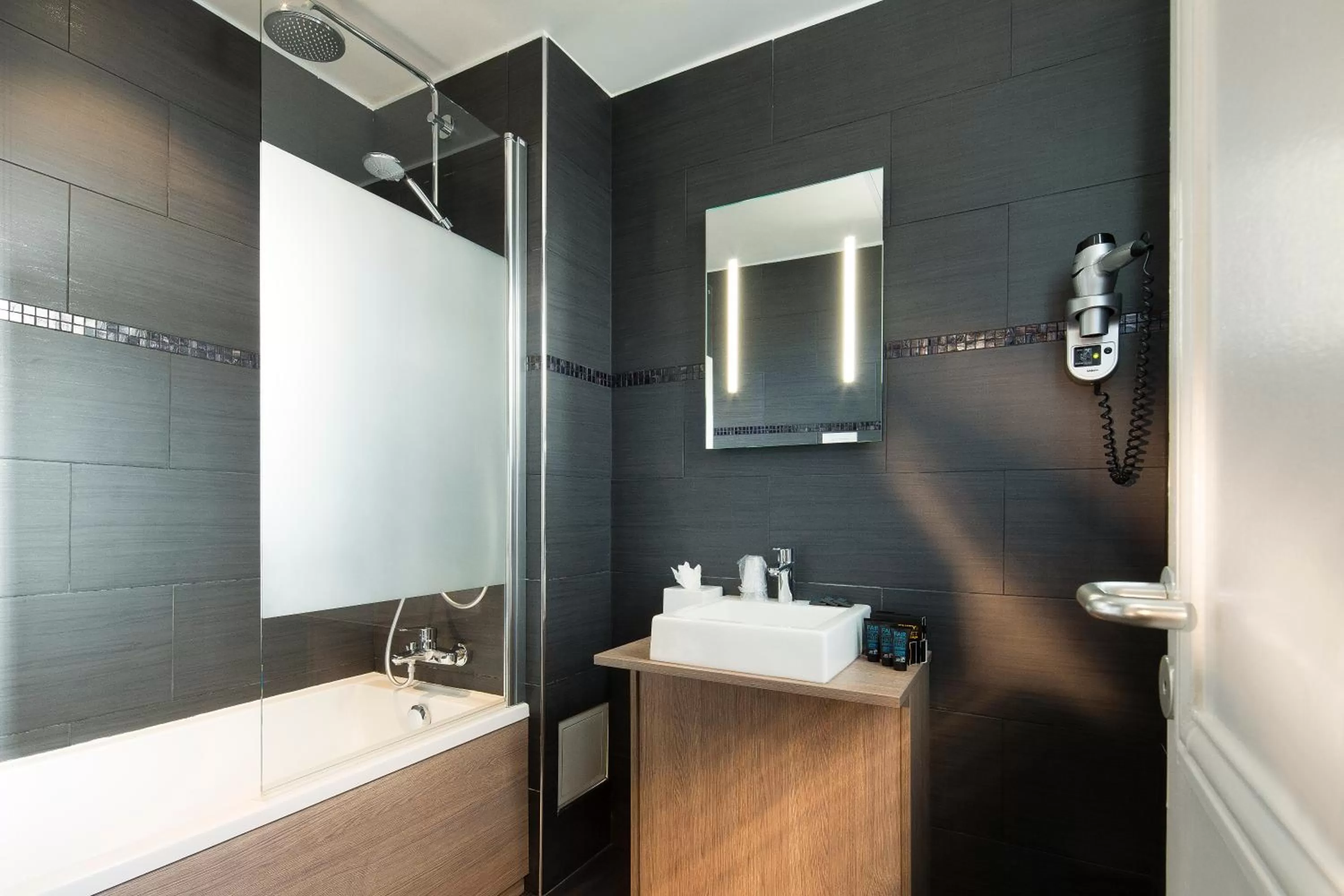 Bathroom in Turenne Le Marais