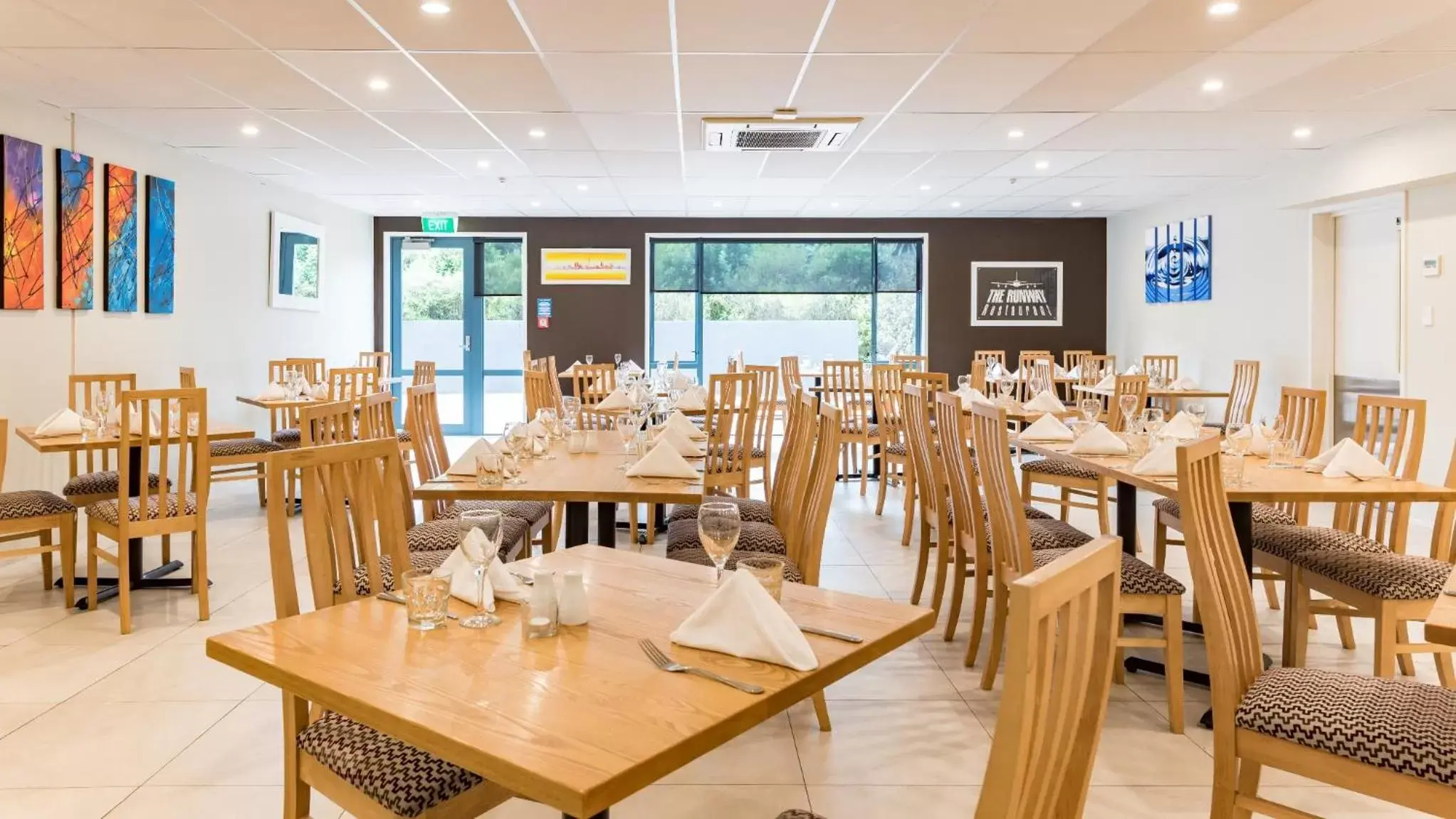 Restaurant/places to eat in Heartland Hotel Auckland Airport Restaurant/places to eat in Heartland Hotel Auckland Airport