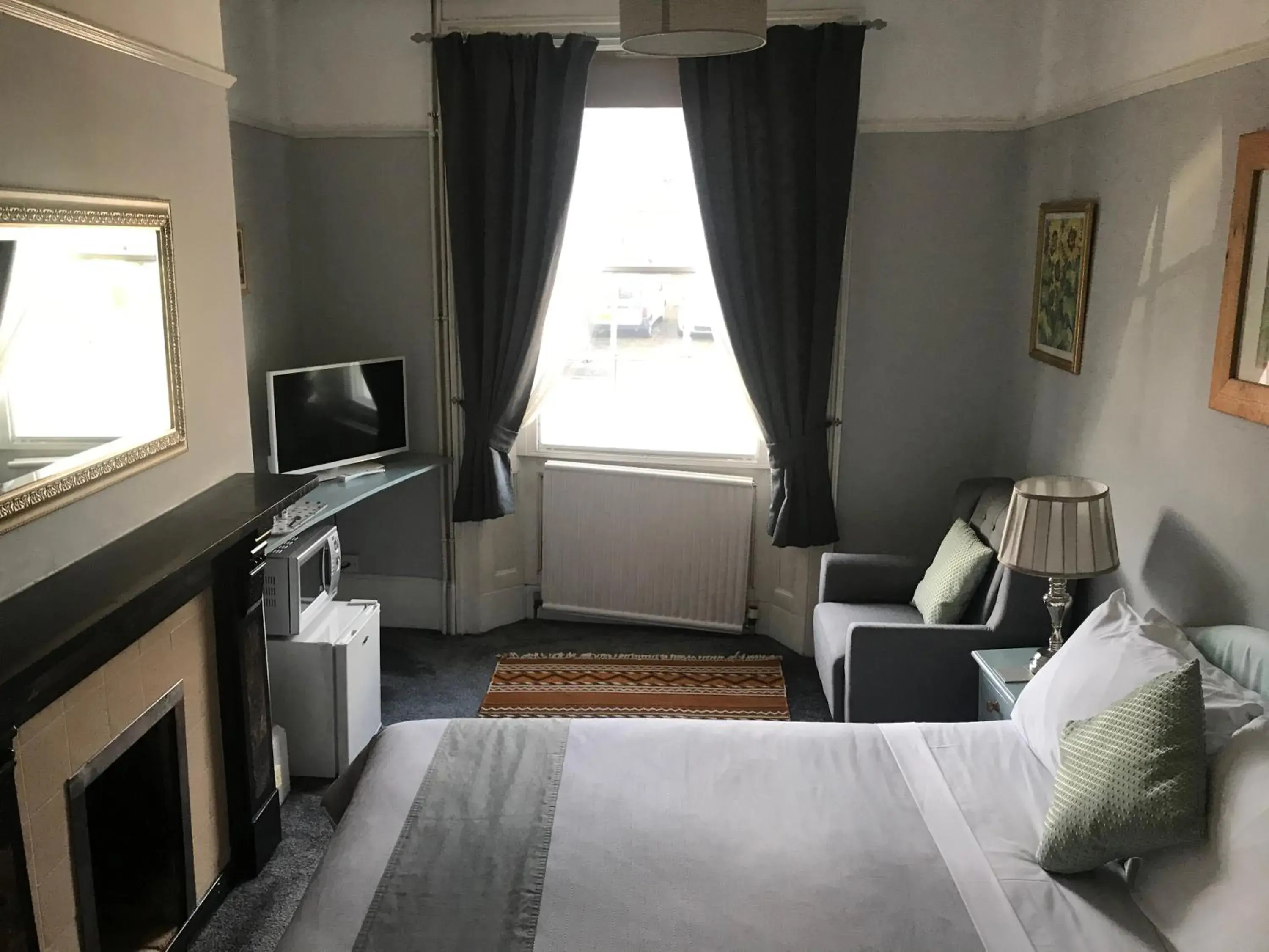 Deluxe Double Room with Shower - single occupancy in The Red House Guest House