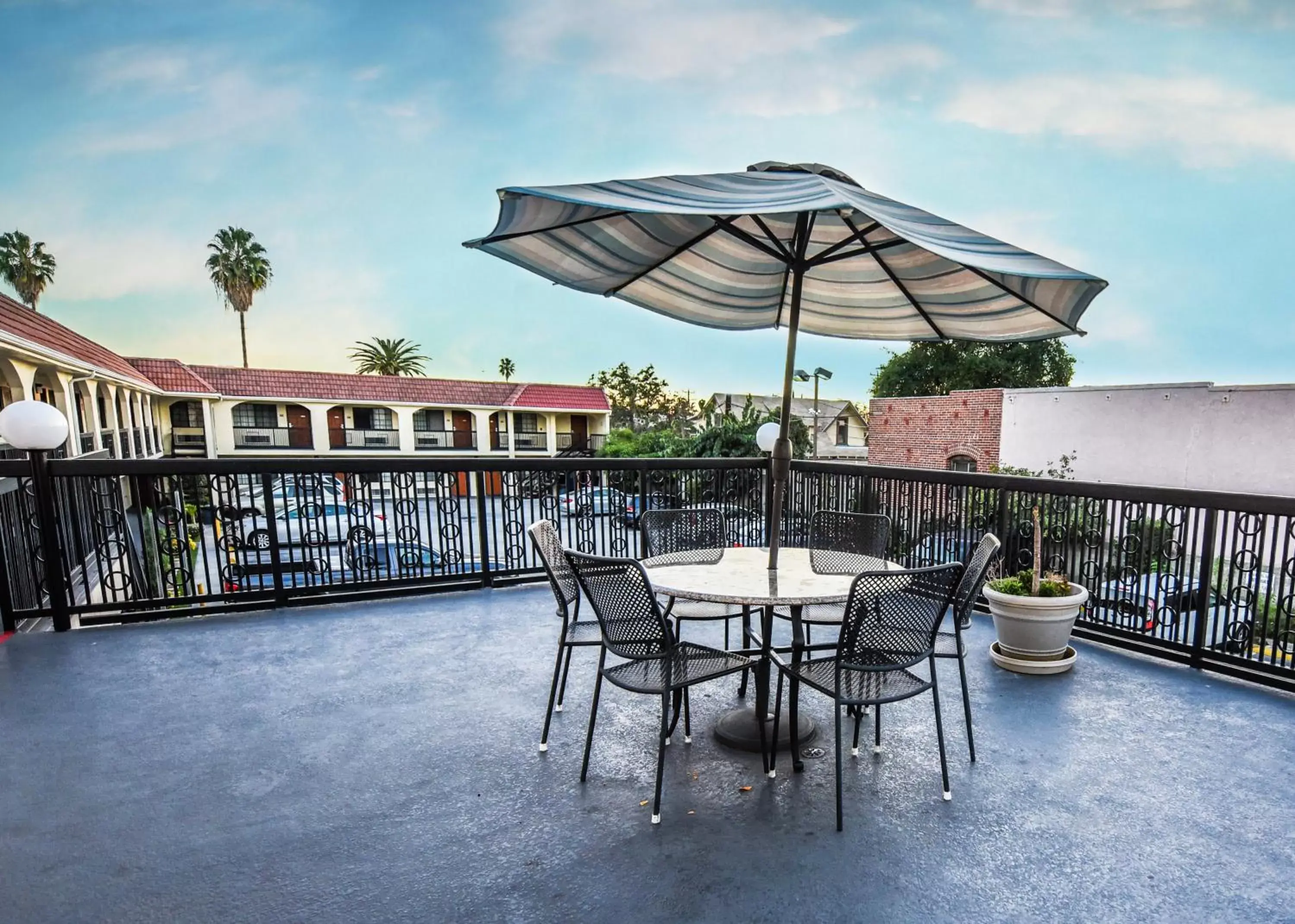 Other, Swimming Pool in Chariot Inn Glendale - Pasadena