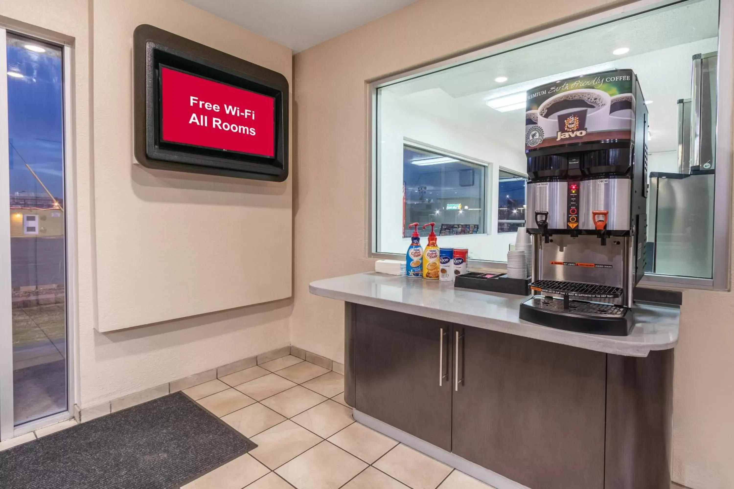 Lobby or reception, Lounge/Bar in Red Roof Inn Phoenix- Midtown