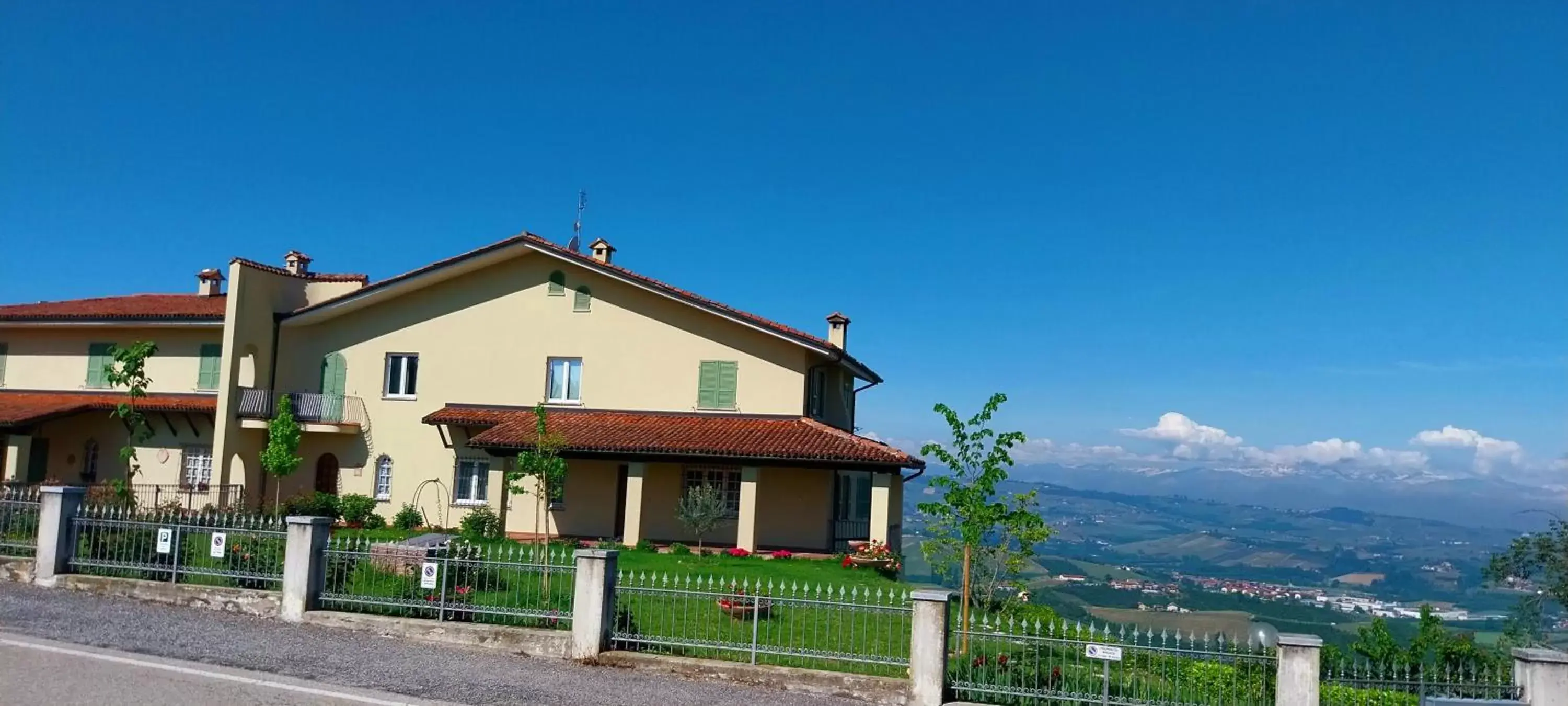 Property Building in Villa Bellavista Alba, B&B