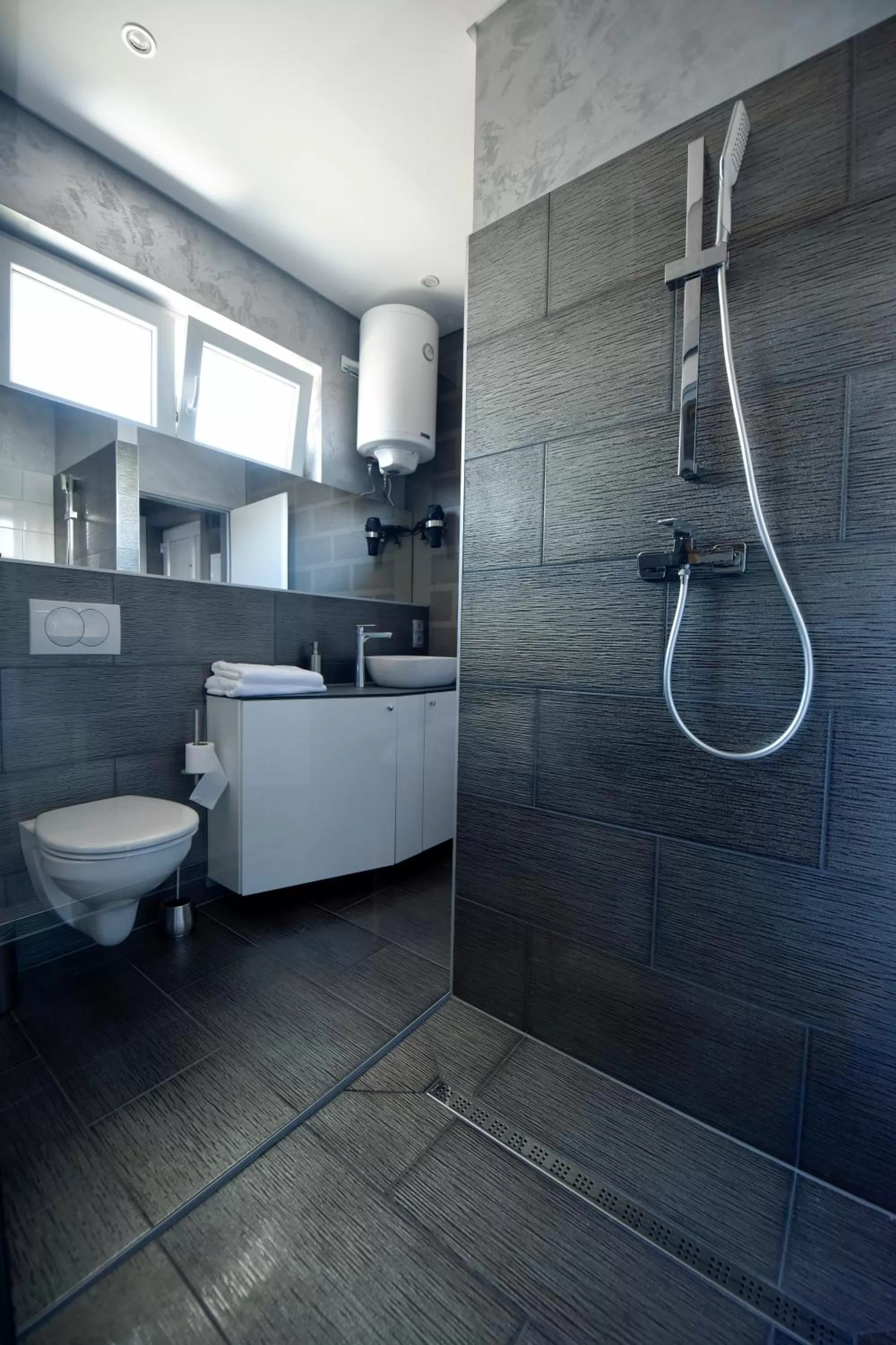 Shower in Apartmani i Bungalovi TROJKA