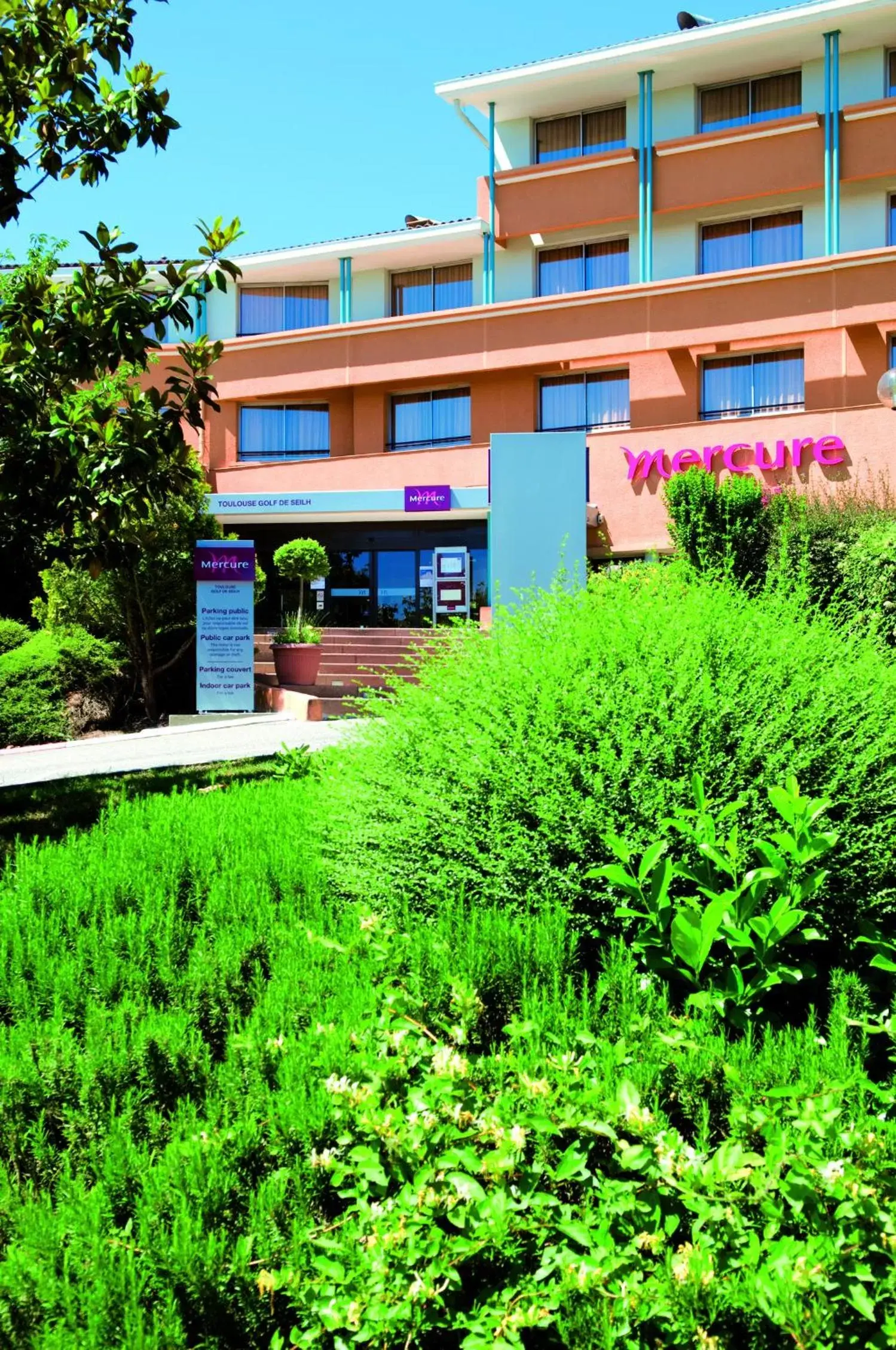 Facade/entrance, Property Building in Mercure Toulouse Aéroport Golf de Seilh