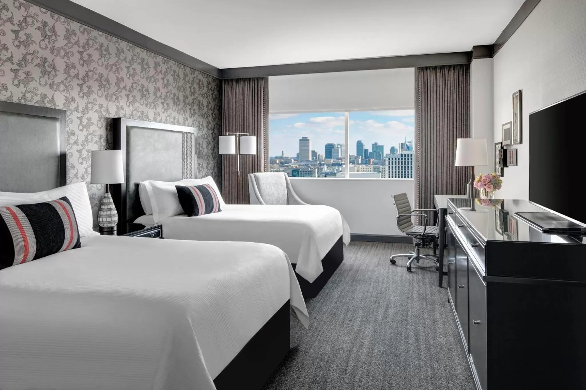 Photo of the whole room, Bed in Loews Nashville Hotel at Vanderbilt Plaza