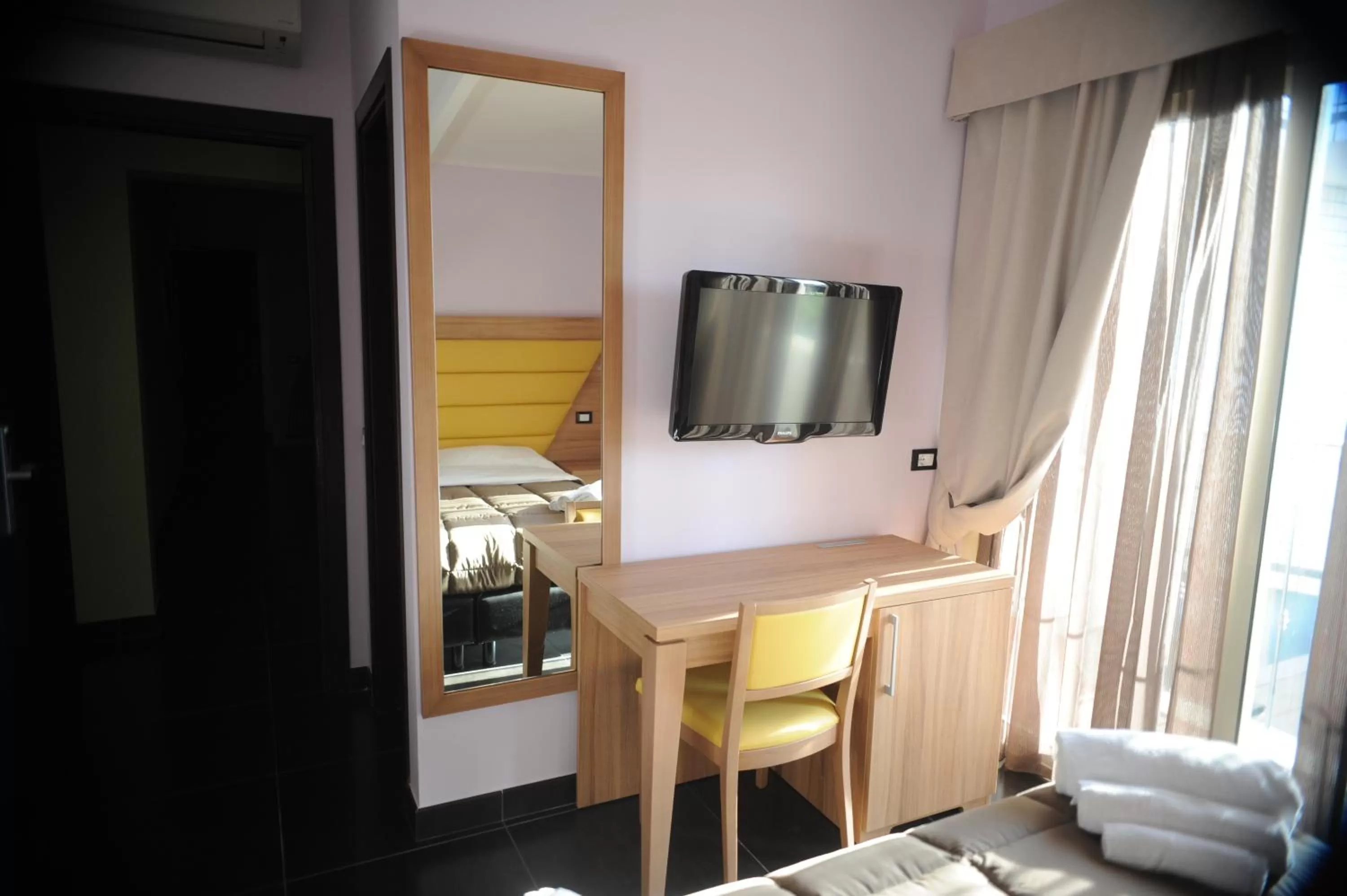 TV and multimedia, Bed in Ostia Antica Suite B&B