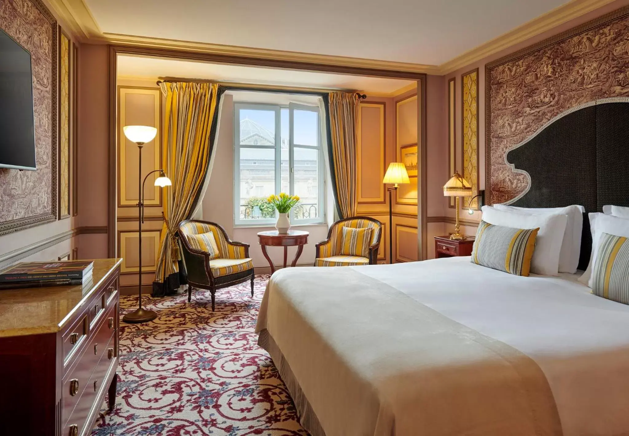 Photo of the whole room in InterContinental Bordeaux Le Grand Hotel, an IHG Hotel