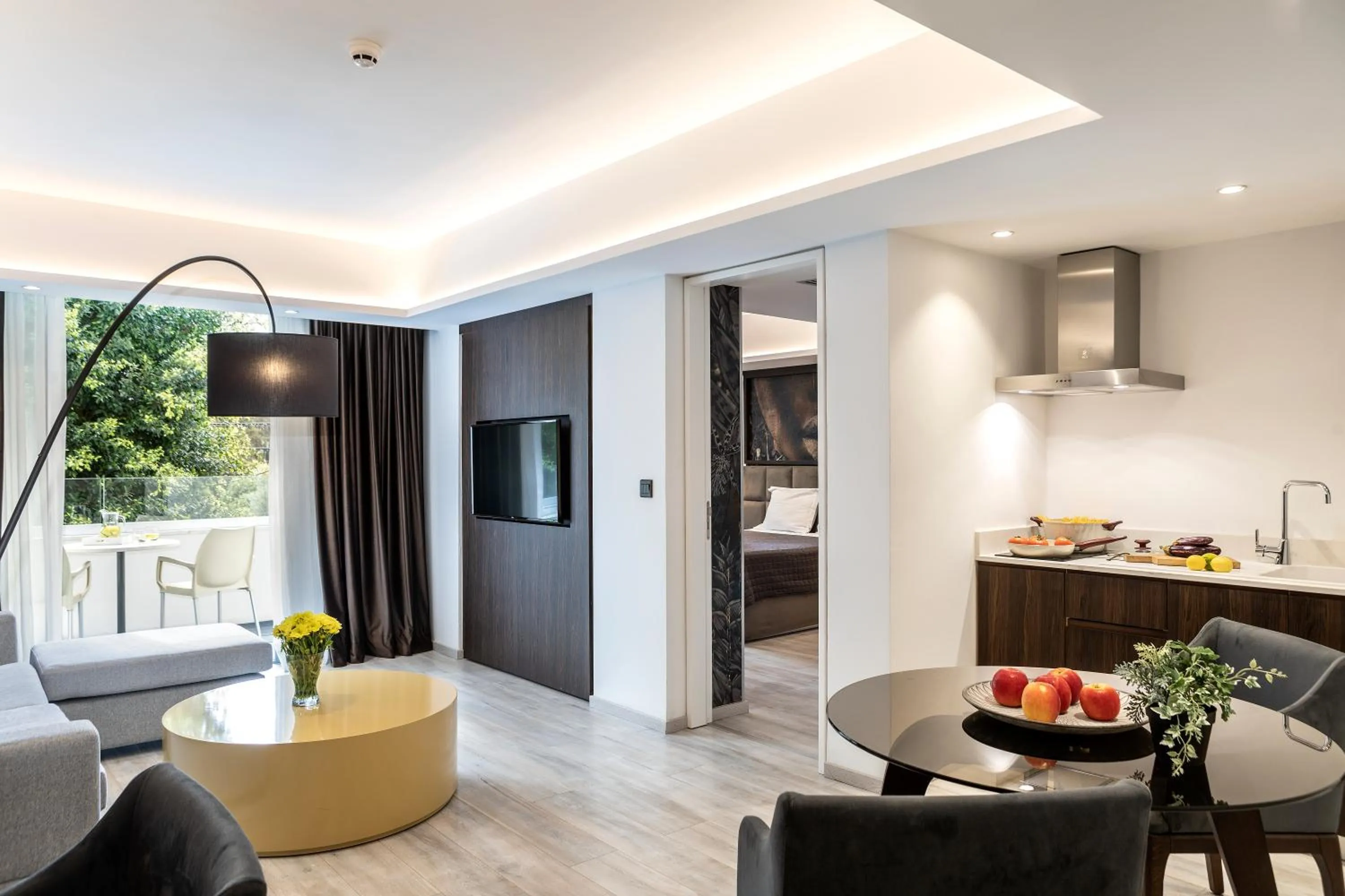 Kitchen or kitchenette in Almond Business Hotel