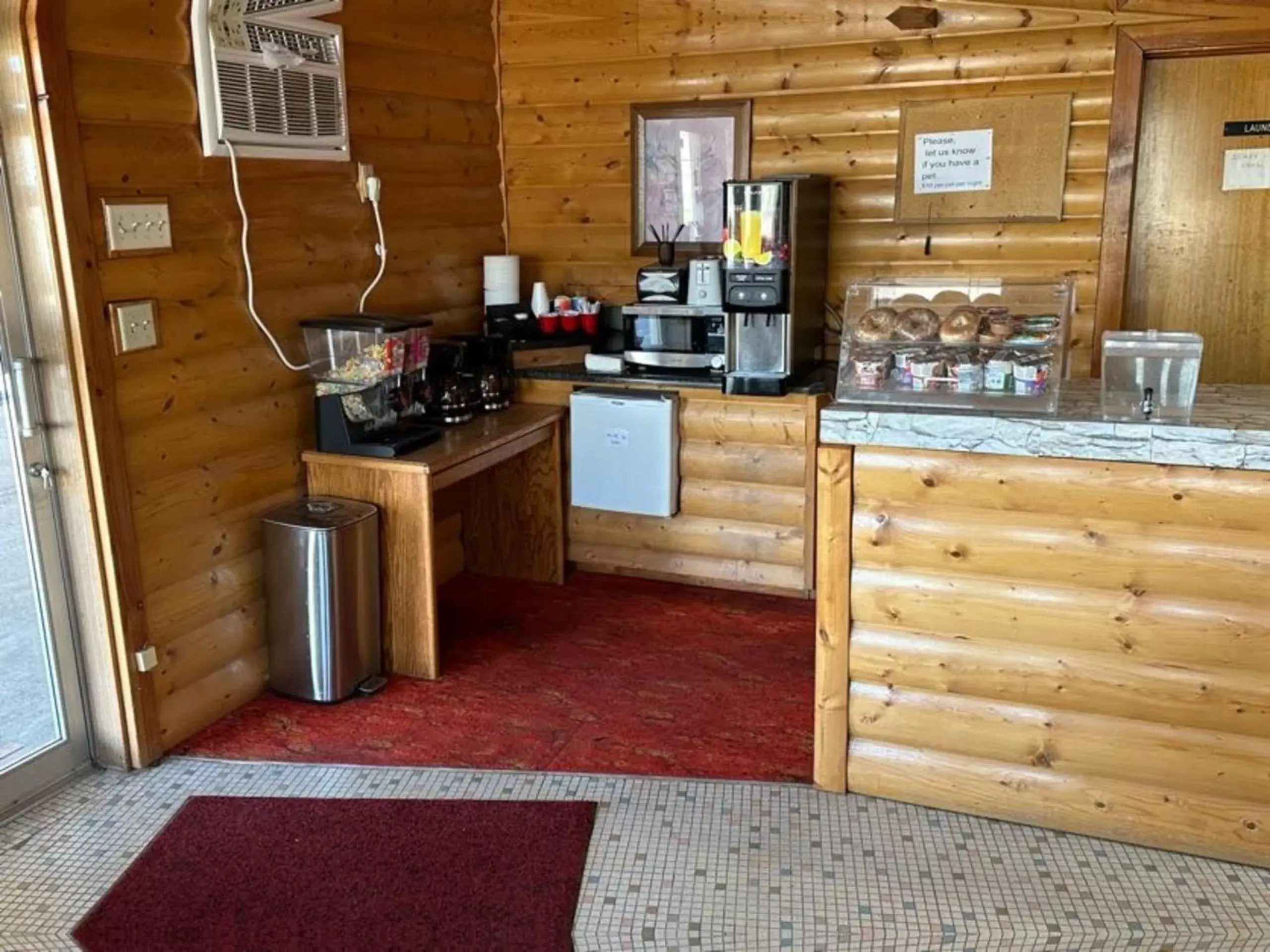 Breakfast, Kitchen/Kitchenette in Love Hotels Western Holiday by OYO at Harlan Lake NE