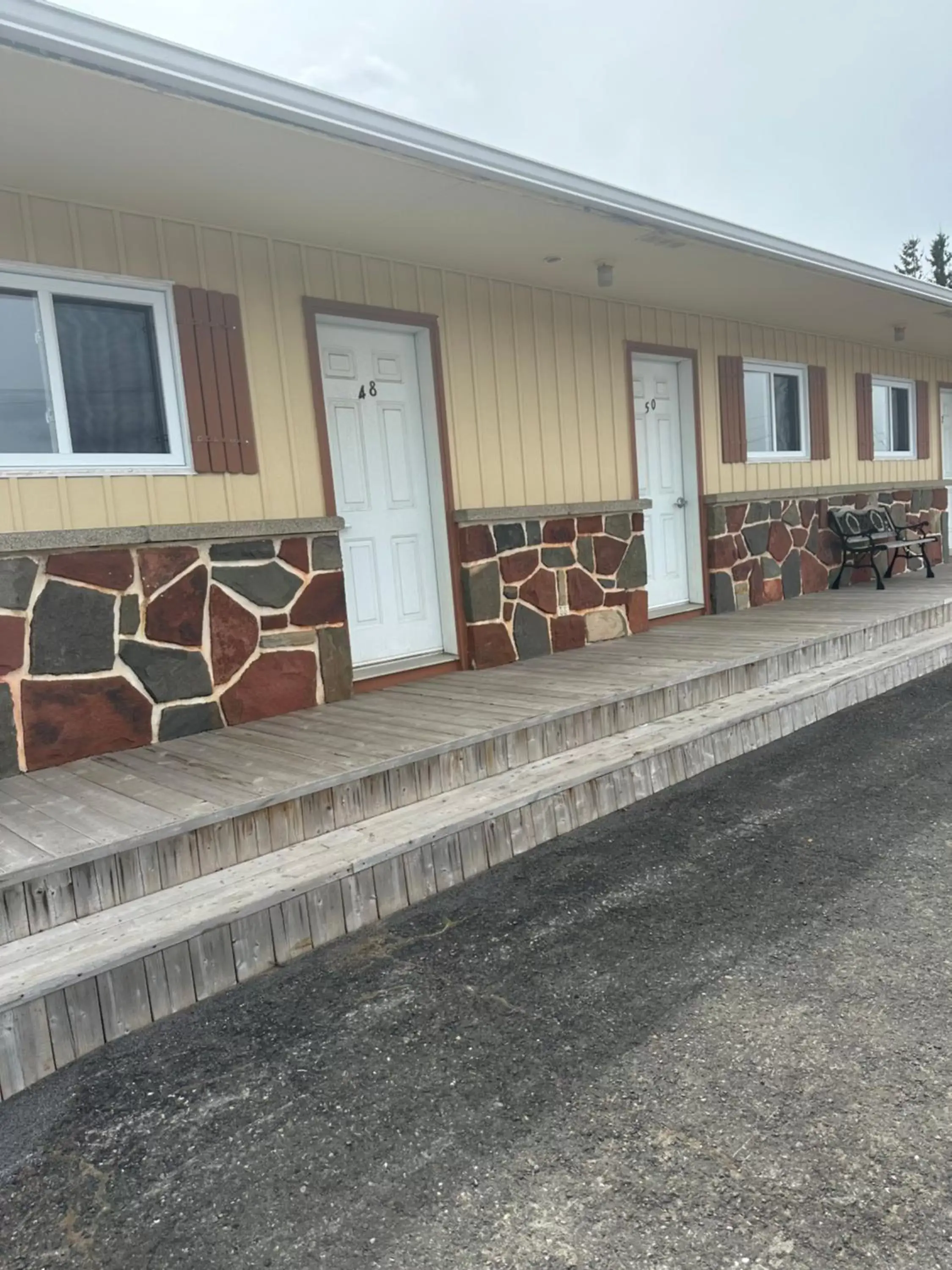 Property Building in Motel Carleton Sur Mer