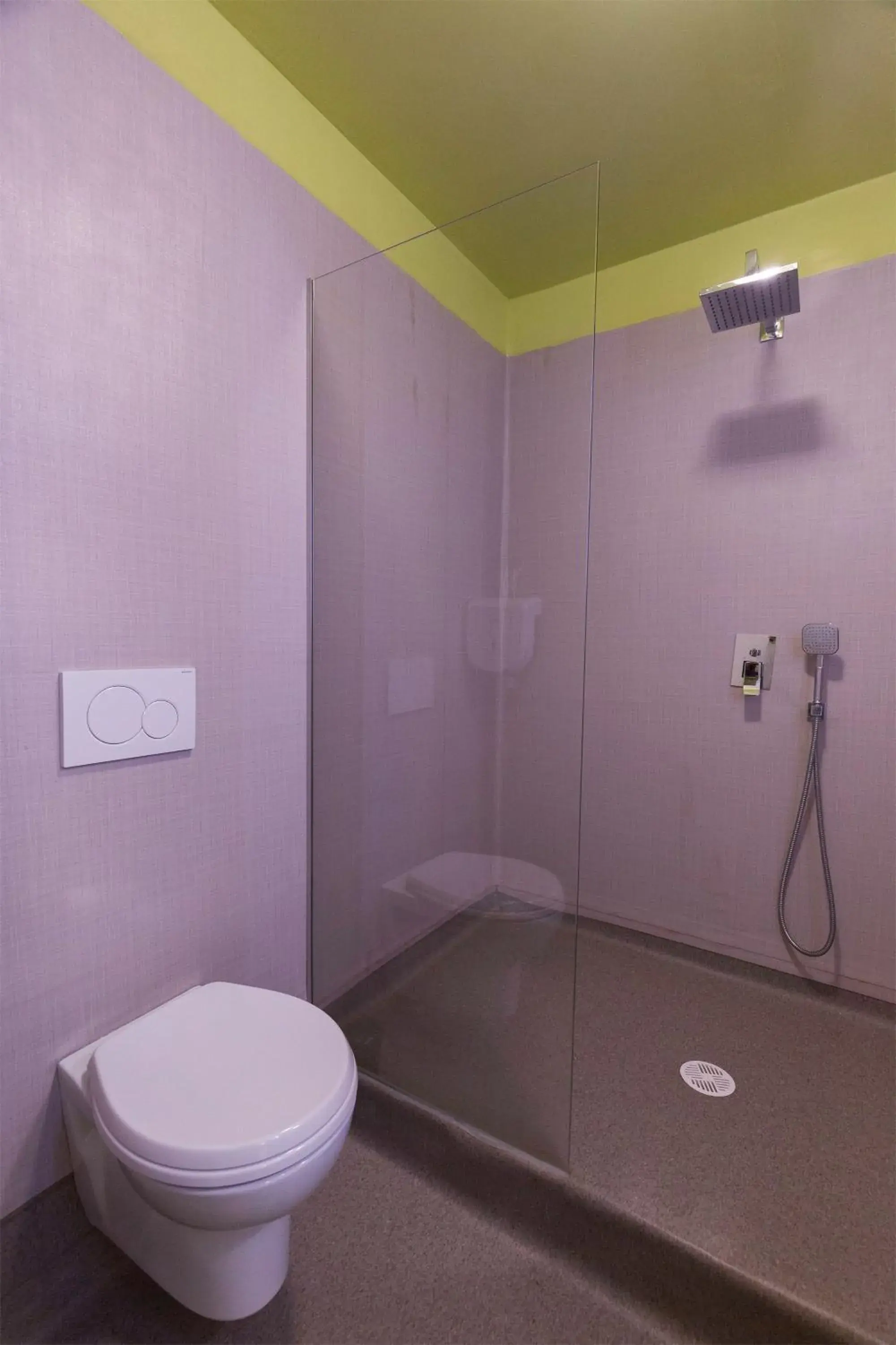 Bathroom in Hôtel La Rocade
