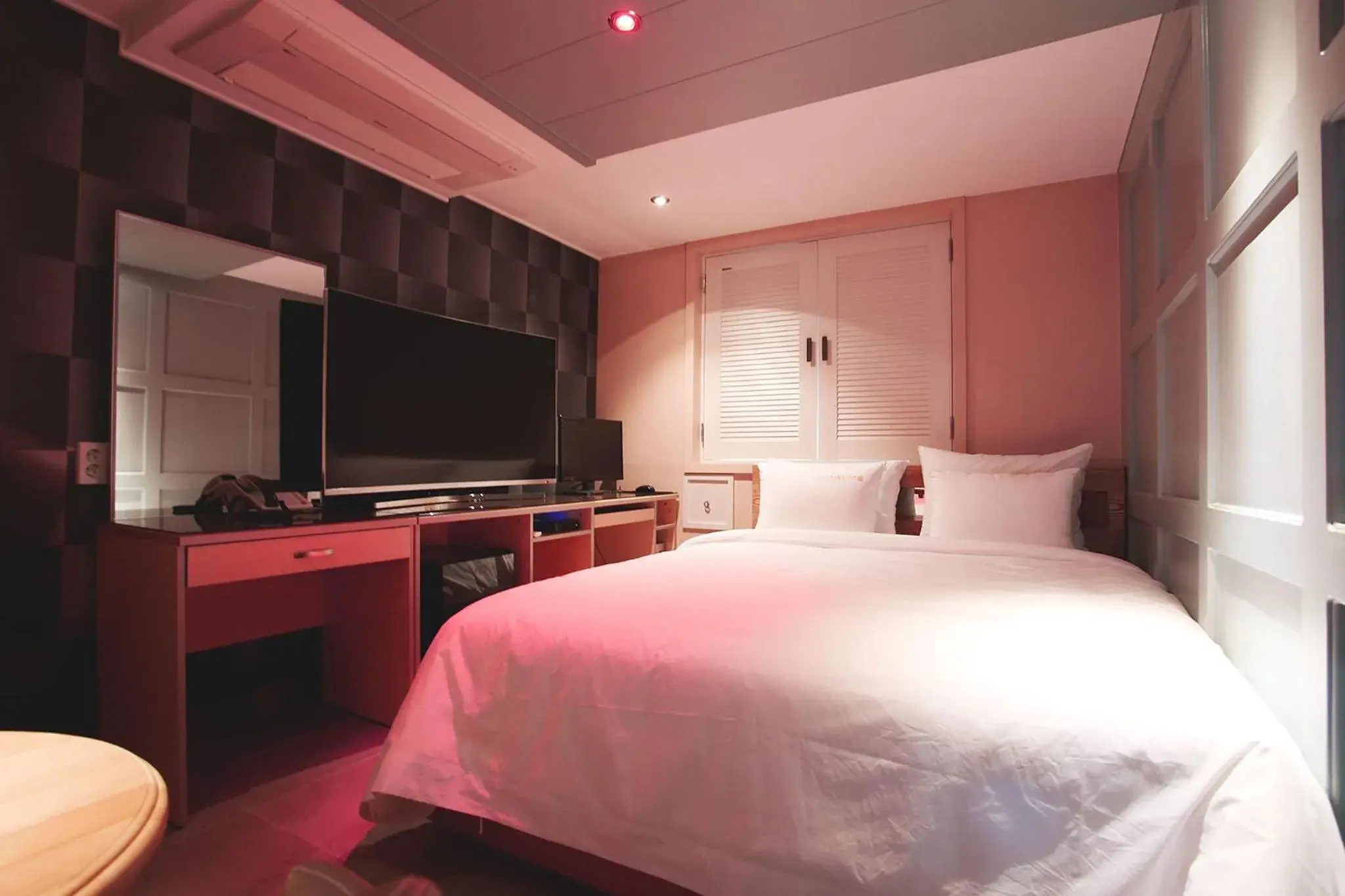 Photo of the whole room, Bed in Goodstay Grand Motel Chuncheon