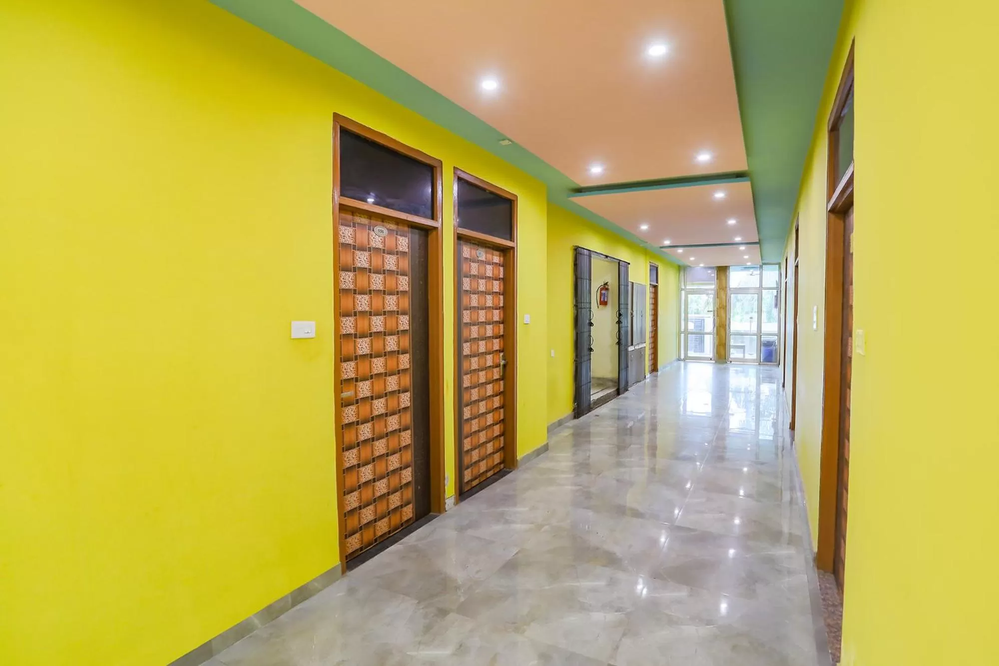 Lobby or reception in FabHotel Kriti Green - Hanuman Mandir, Lathia