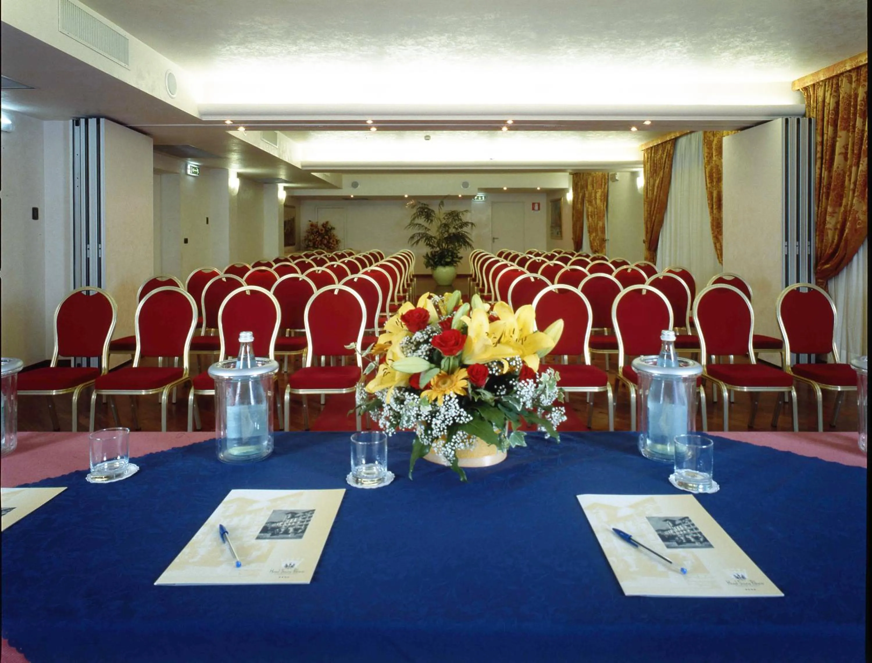 Business facilities in Hotel Savoy Palace