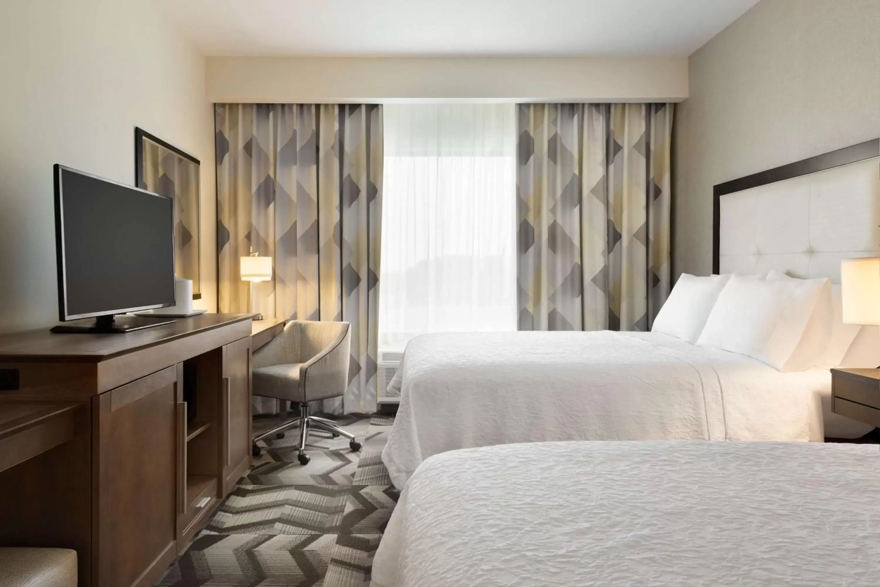 Bedroom, Bed in Hampton Inn by Hilton Spring Hill, TN
