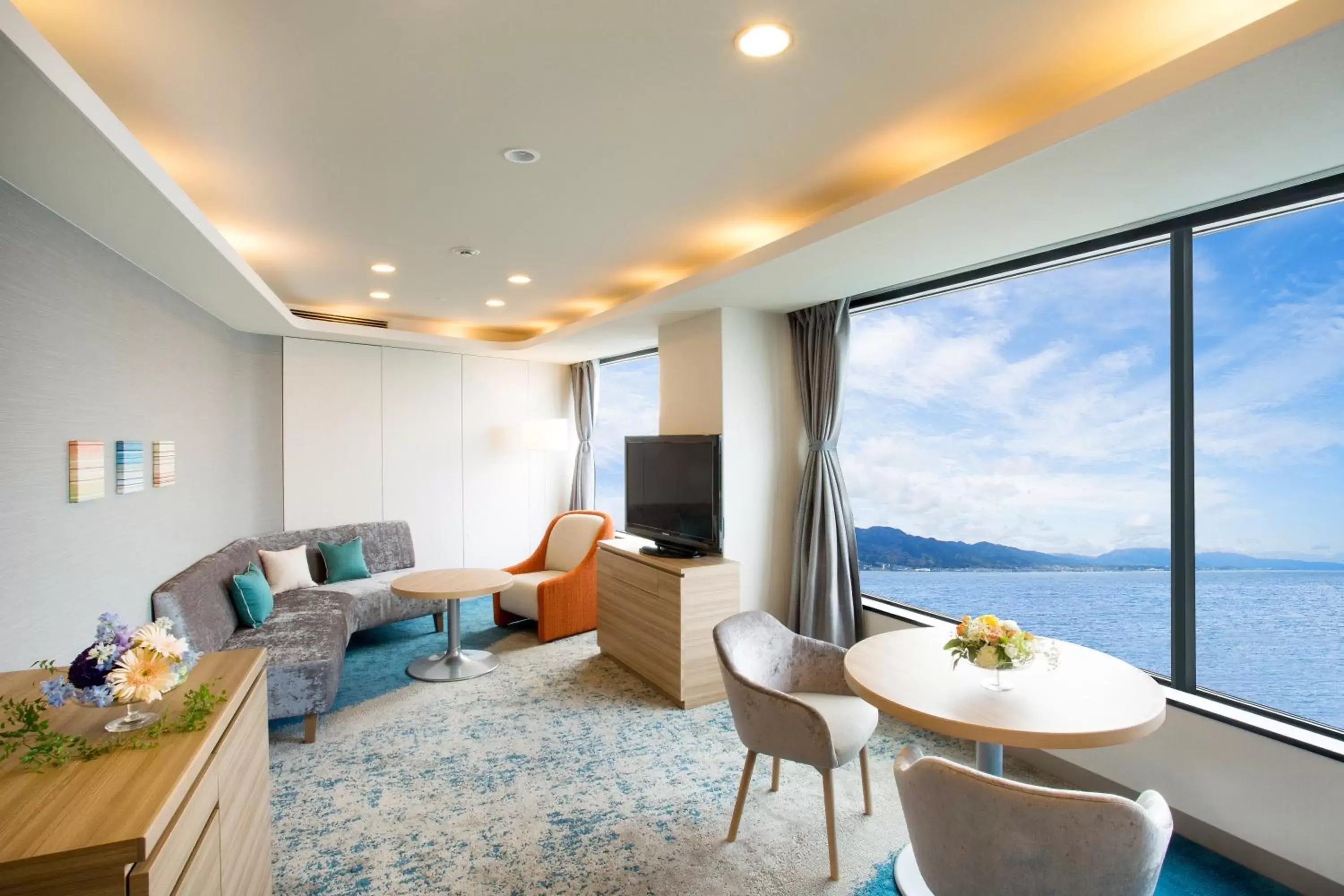 Photo of the whole room, Seating Area in Lake Biwa Otsu Prince Hotel