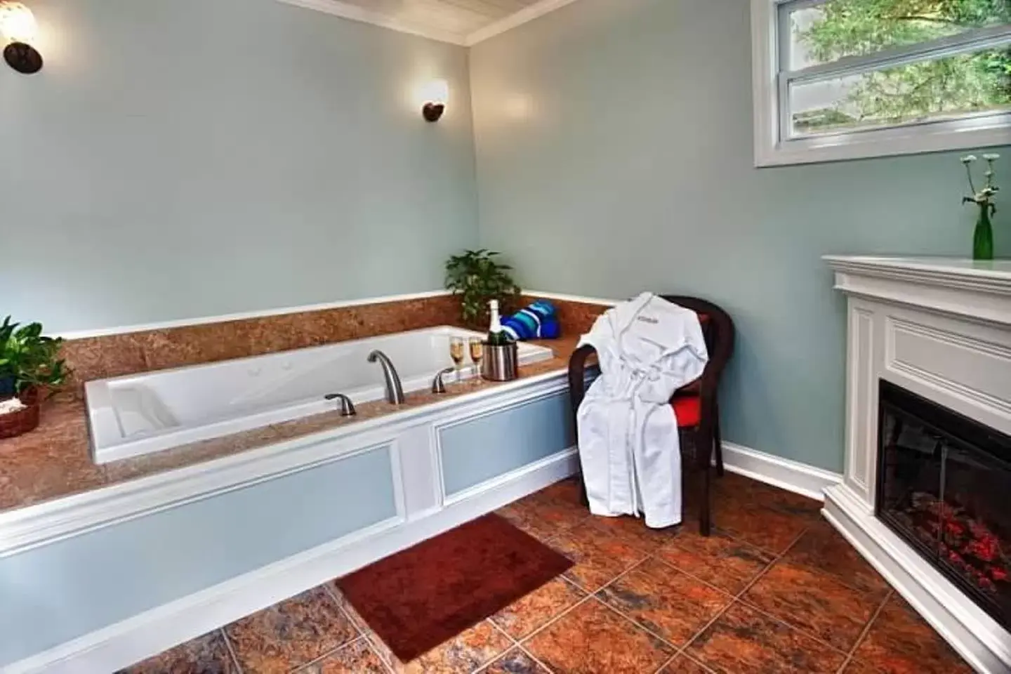 Decorative detail, Bathroom in St. Francis Inn - Saint Augustine