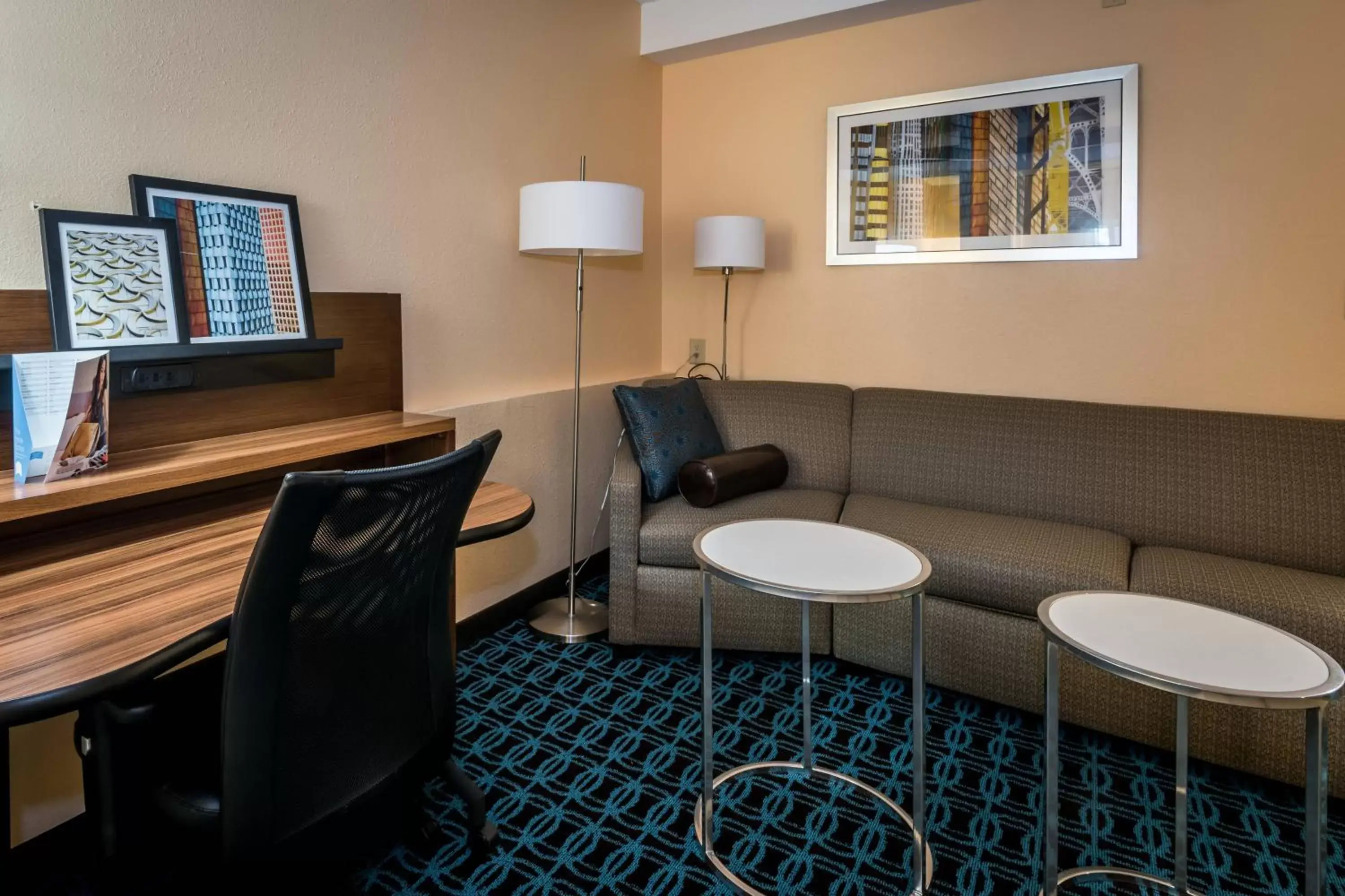 Living room, Seating Area in Fairfield Inn & Suites Savannah I-95 South